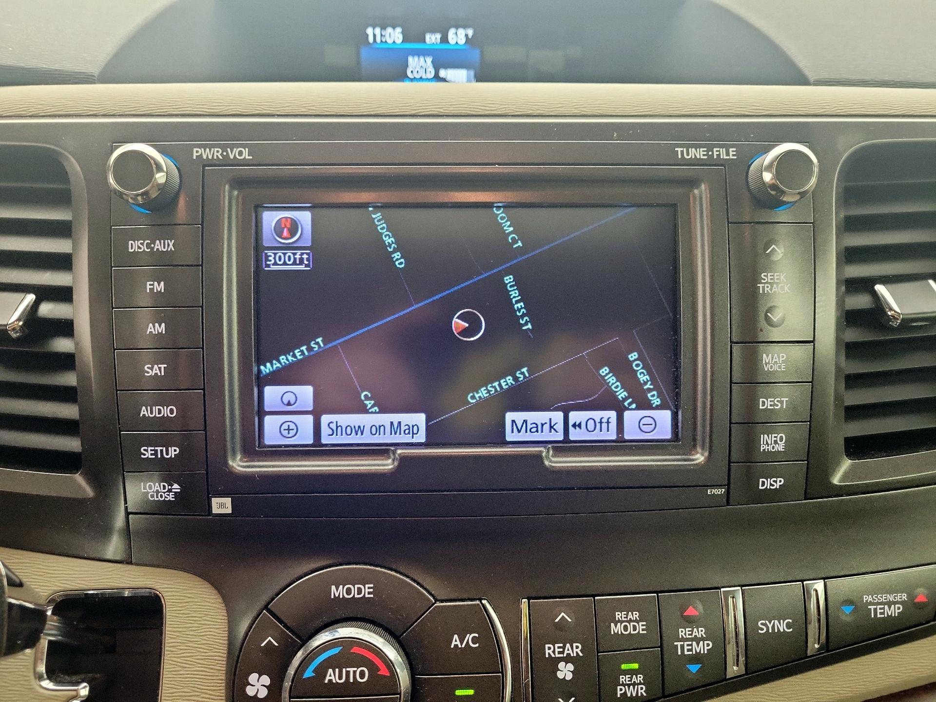Thumbnail: 2014 Toyota Sienna - 14
