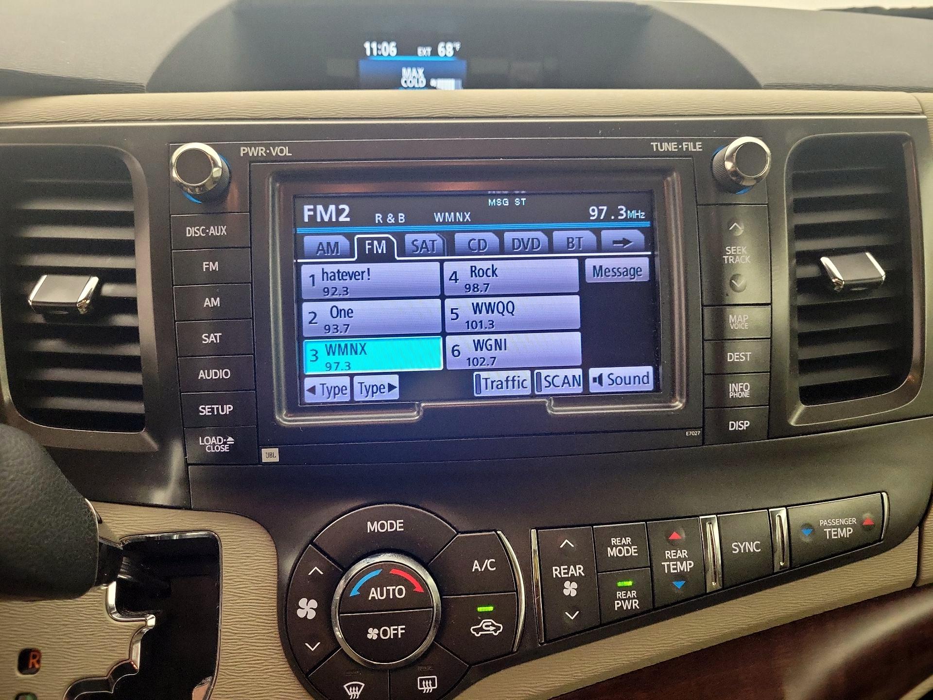 Thumbnail: 2014 Toyota Sienna - 16