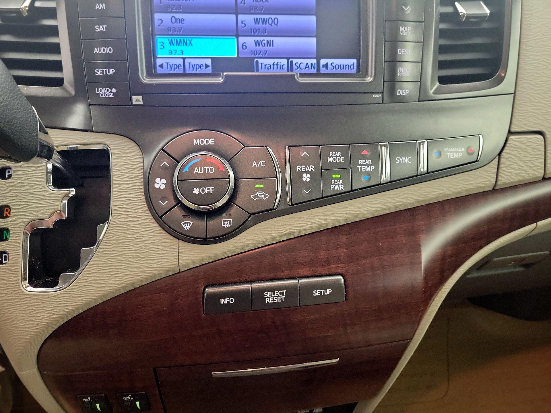 Thumbnail: 2014 Toyota Sienna - 17