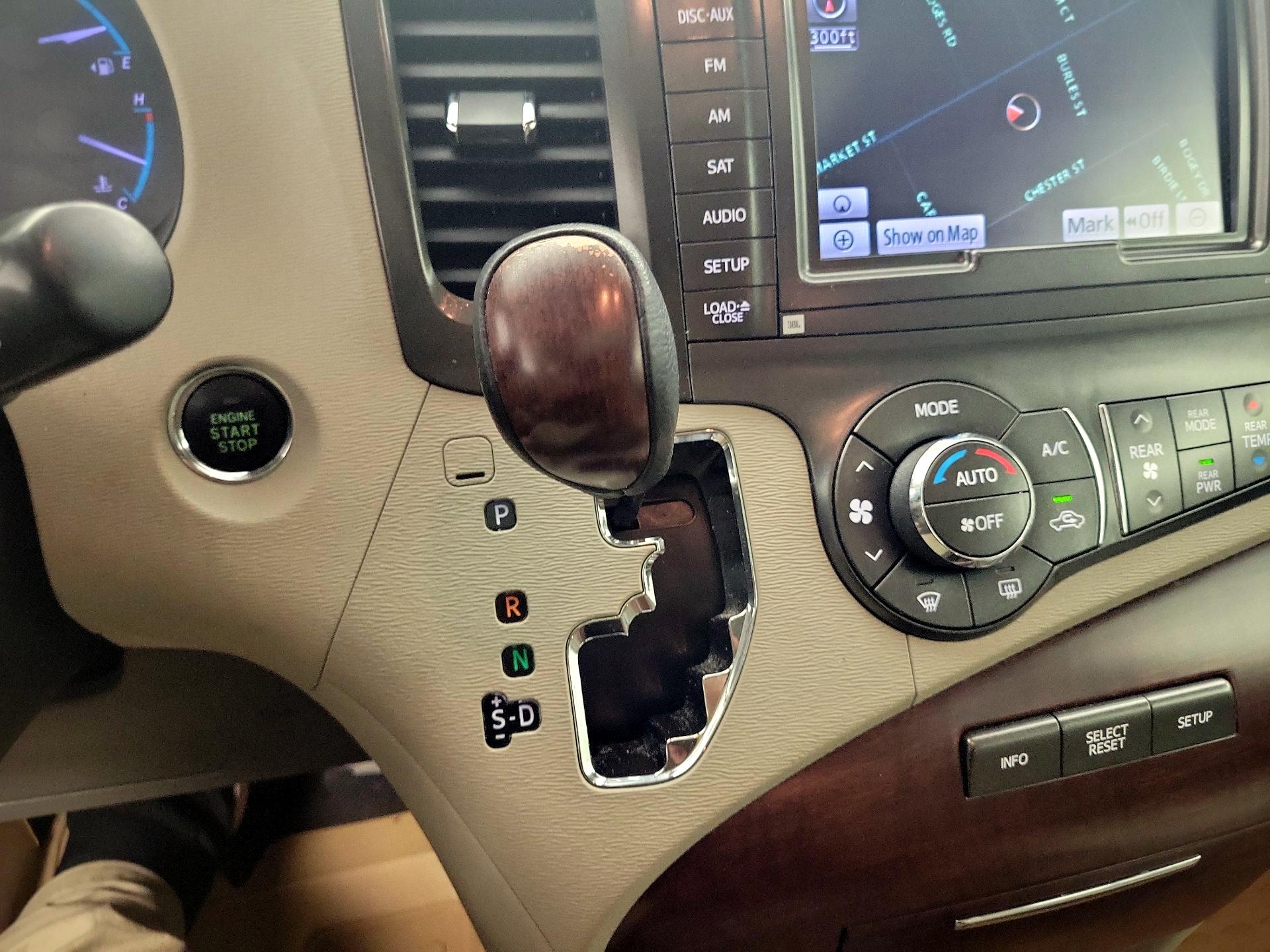 Thumbnail: 2014 Toyota Sienna - 18