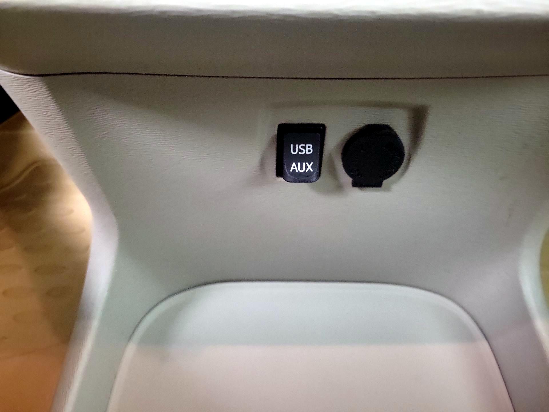 Thumbnail: 2014 Toyota Sienna - 19