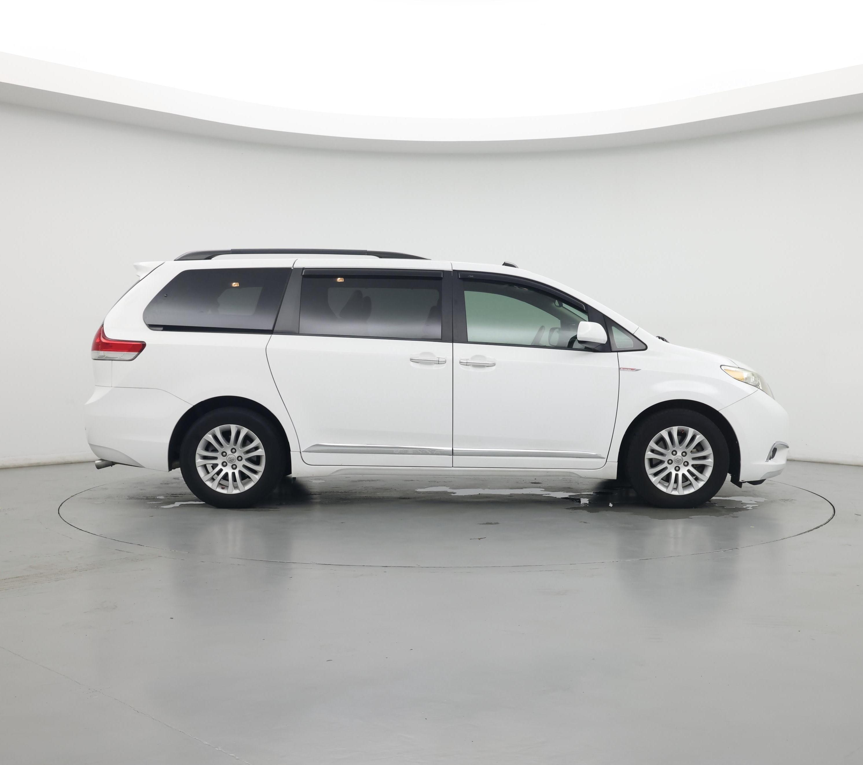 Thumbnail: 2014 Toyota Sienna - 7
