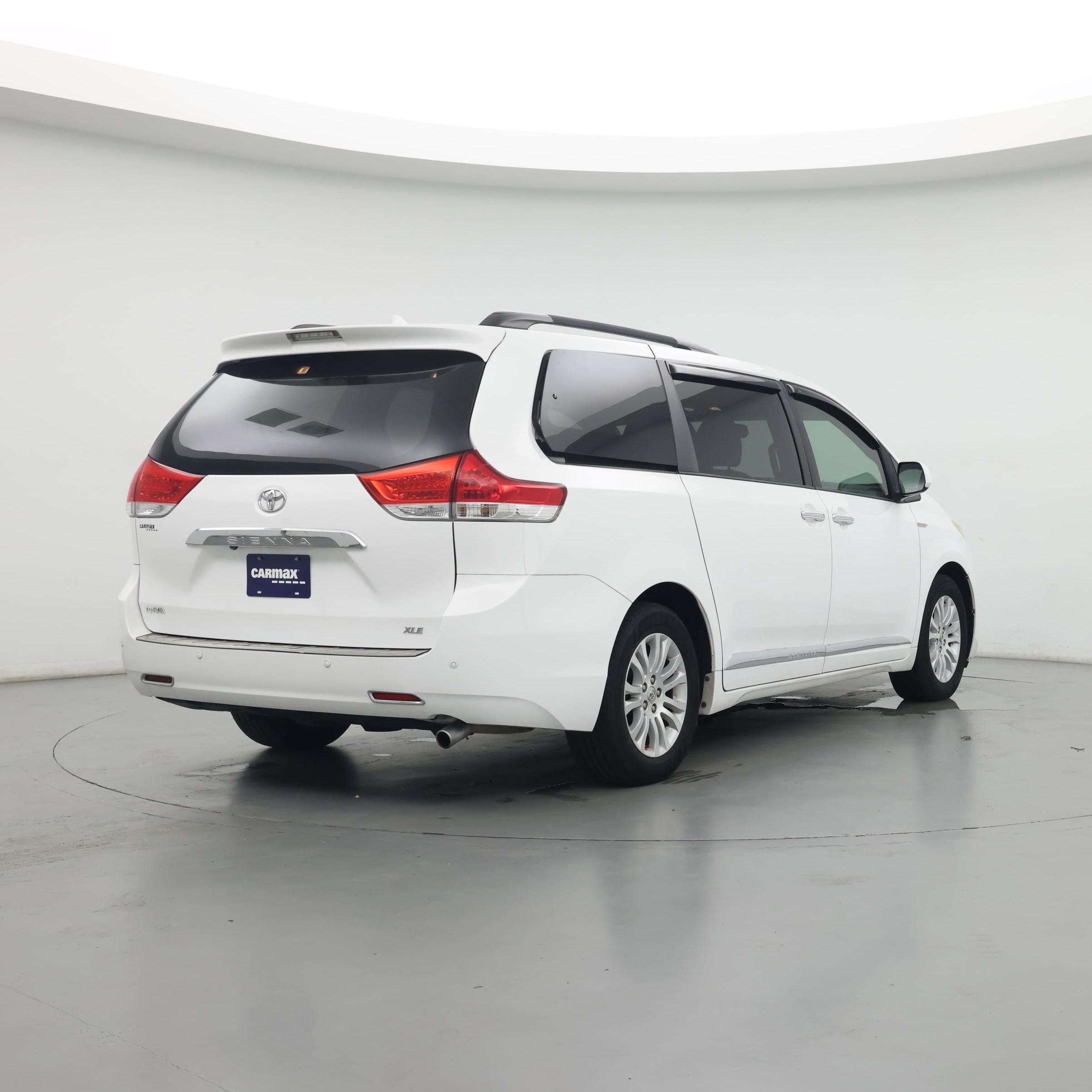 Thumbnail: 2014 Toyota Sienna - 8