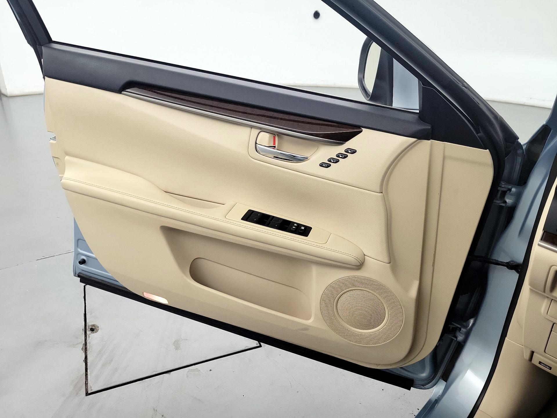 Thumbnail: 2014 Lexus ES - 12