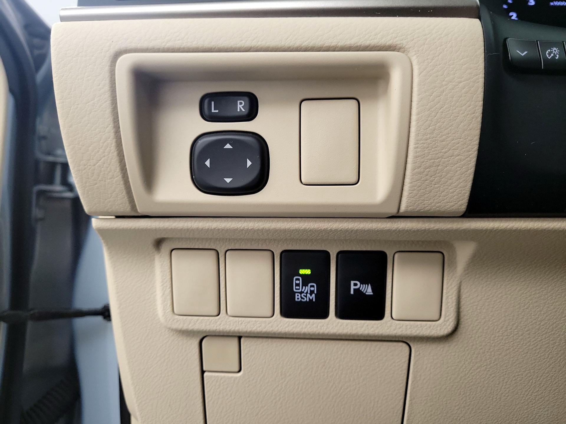 Thumbnail: 2014 Lexus ES - 13