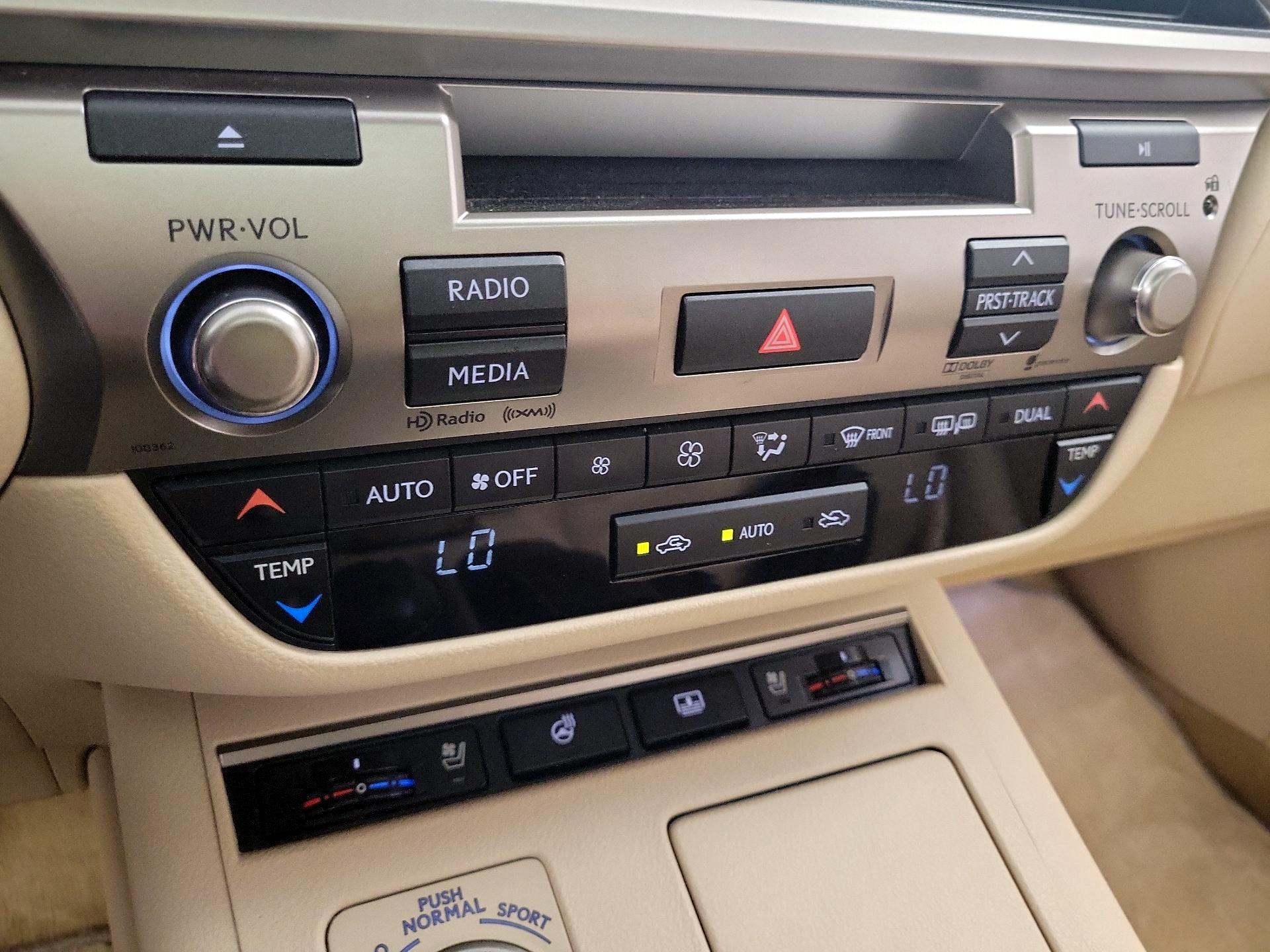Thumbnail: 2014 Lexus ES - 17