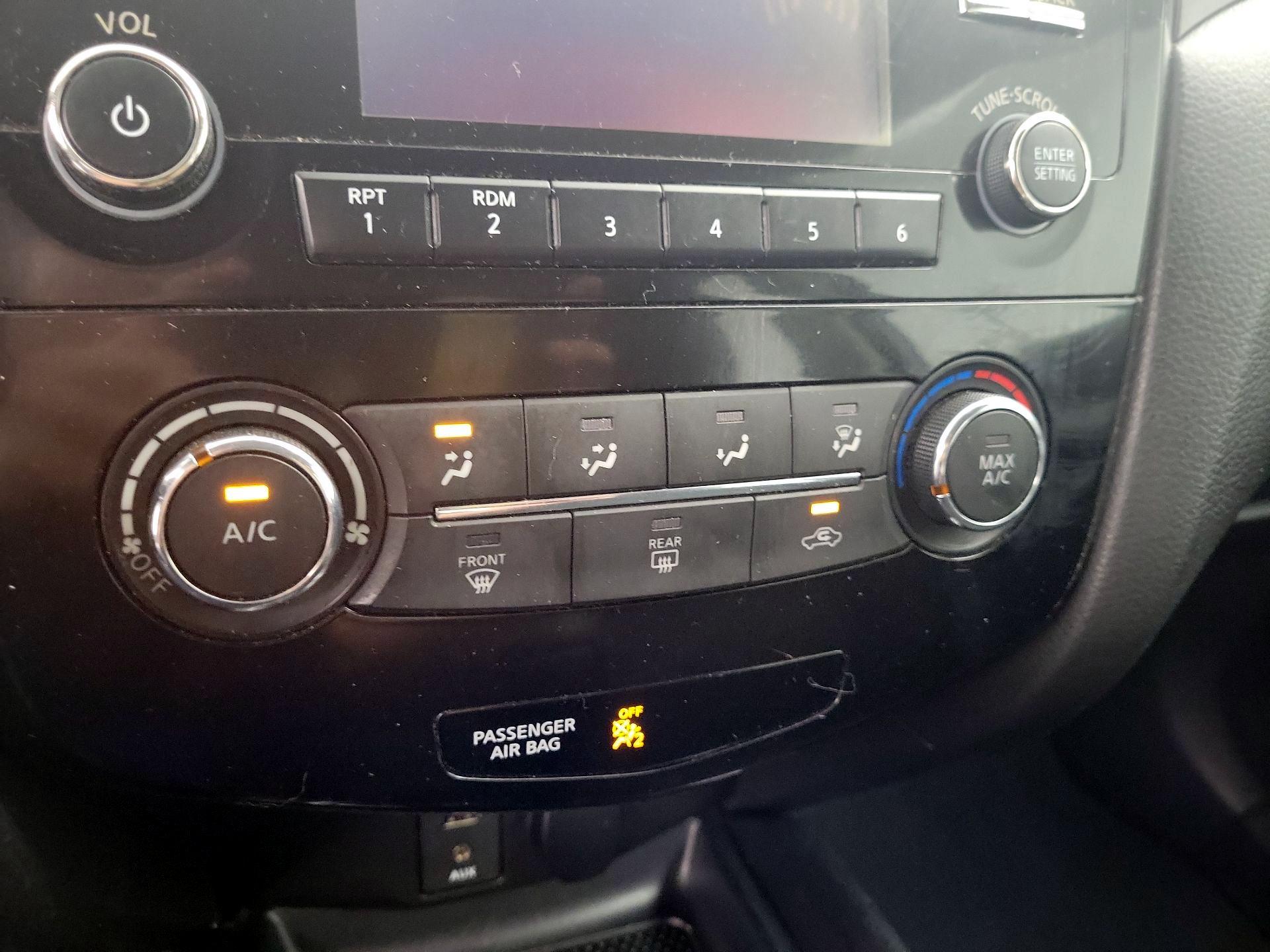 Thumbnail: 2016 Nissan Rogue - 16