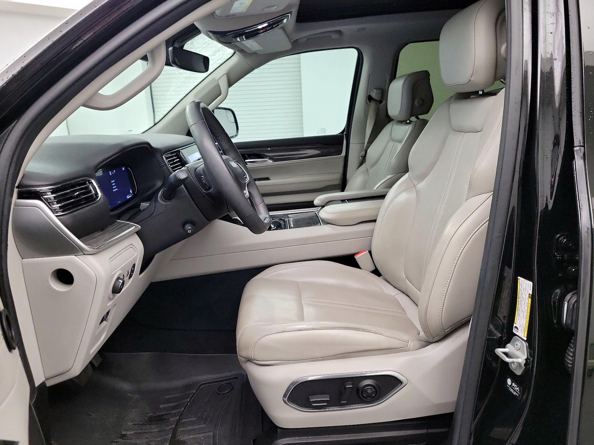 Thumbnail: 2022 Jeep Wagoneer - 9