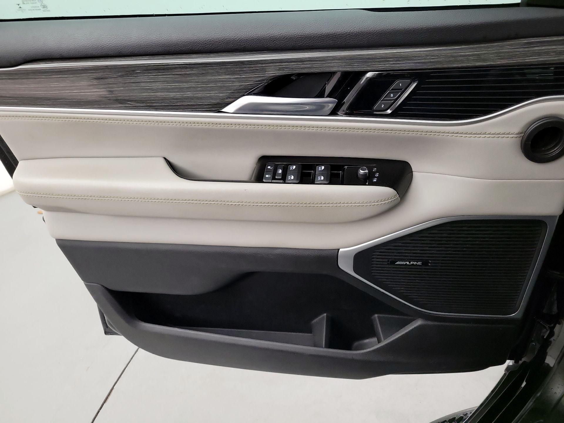 Thumbnail: 2022 Jeep Wagoneer - 10