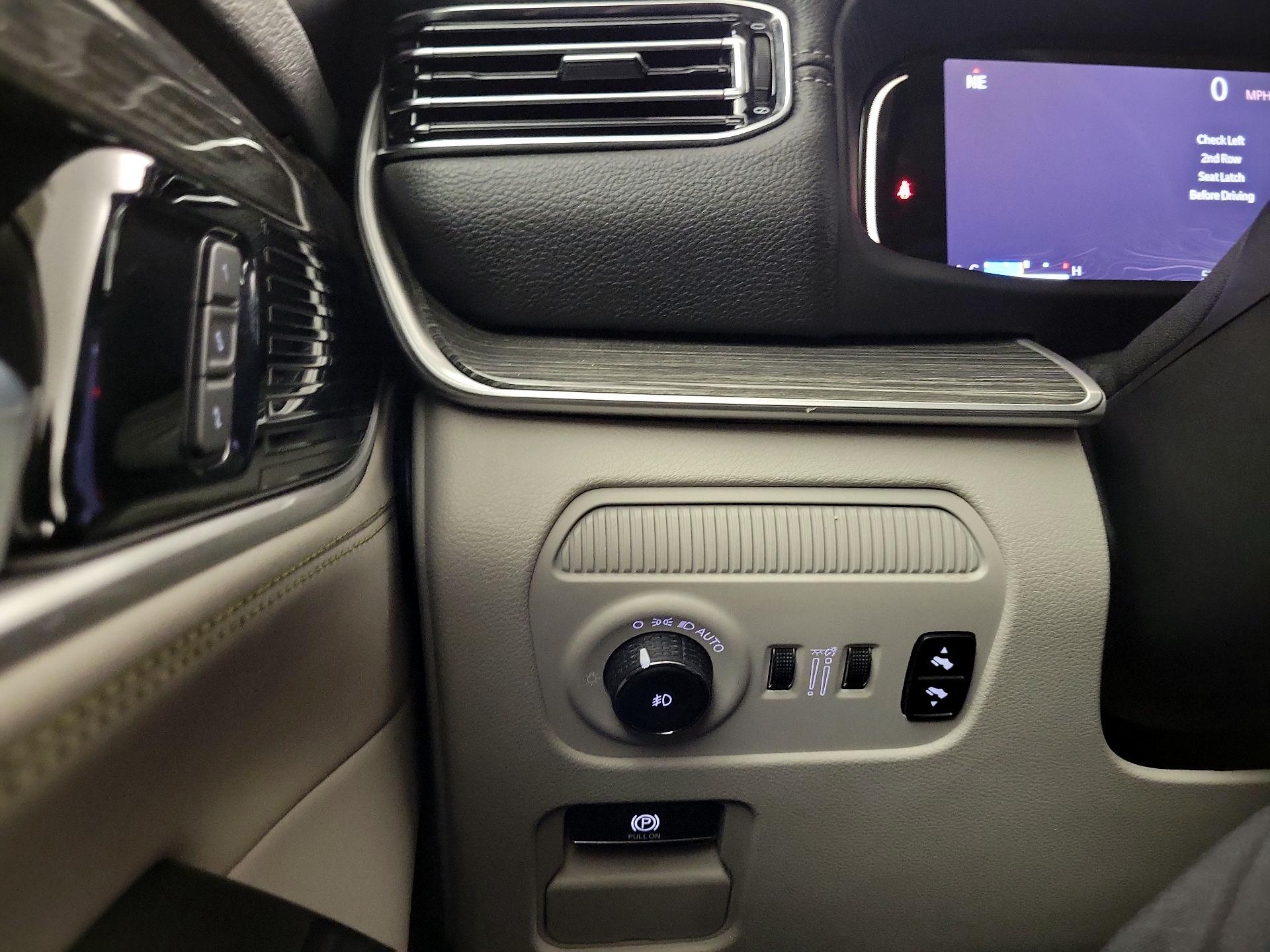 Thumbnail: 2022 Jeep Wagoneer - 11