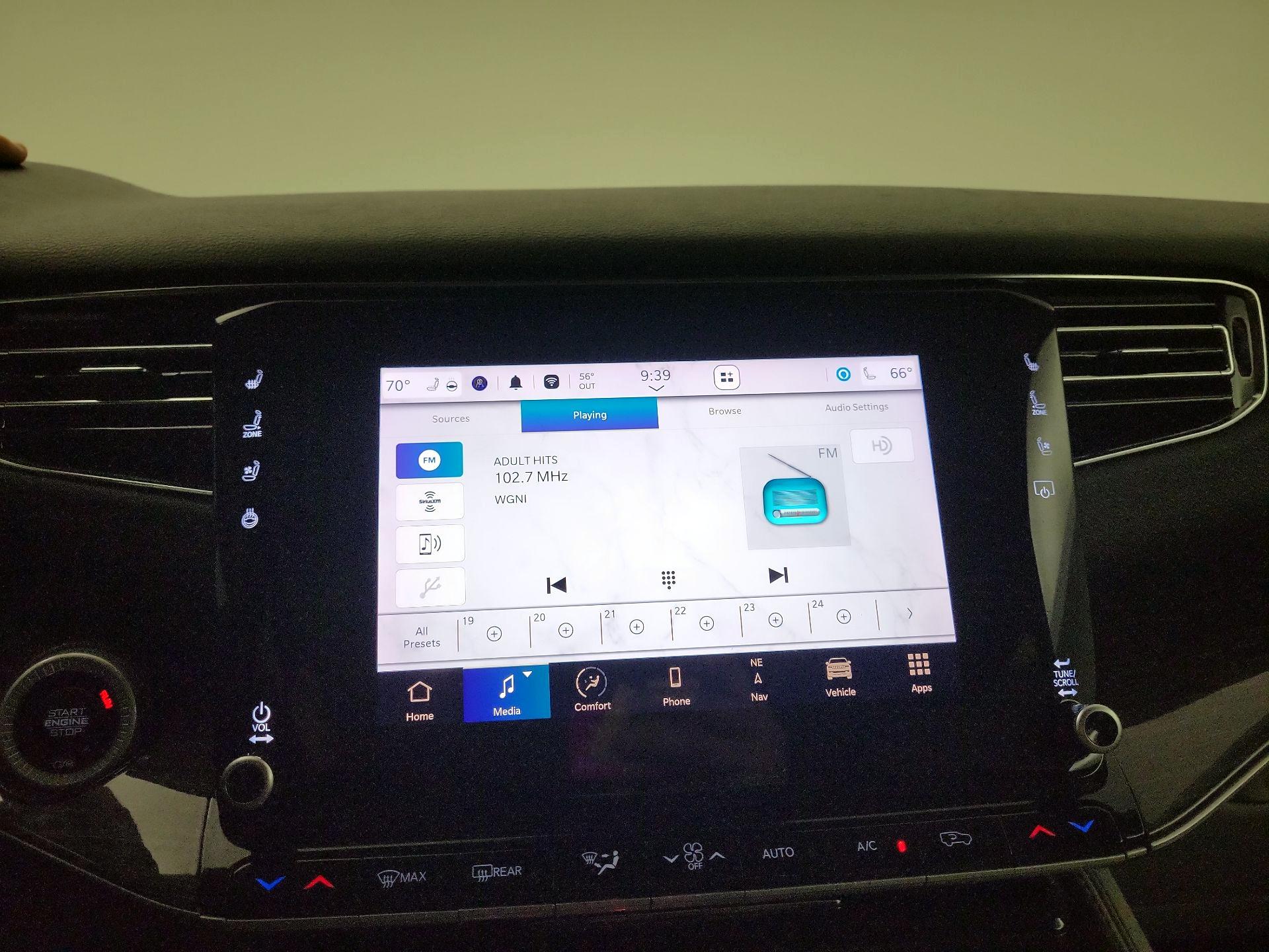 Thumbnail: 2022 Jeep Wagoneer - 14