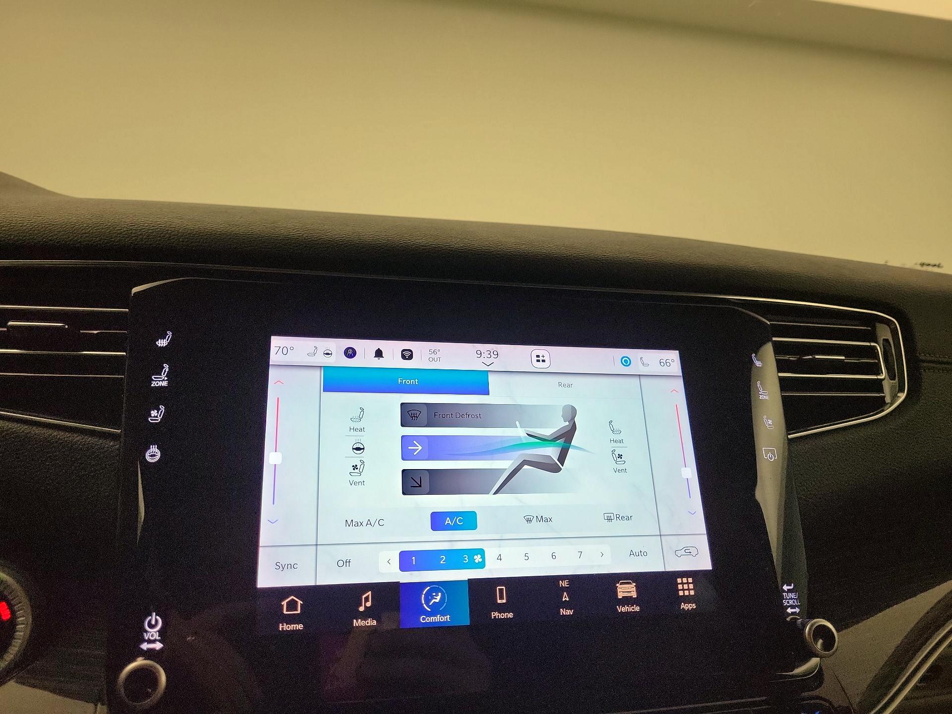 Thumbnail: 2022 Jeep Wagoneer - 15