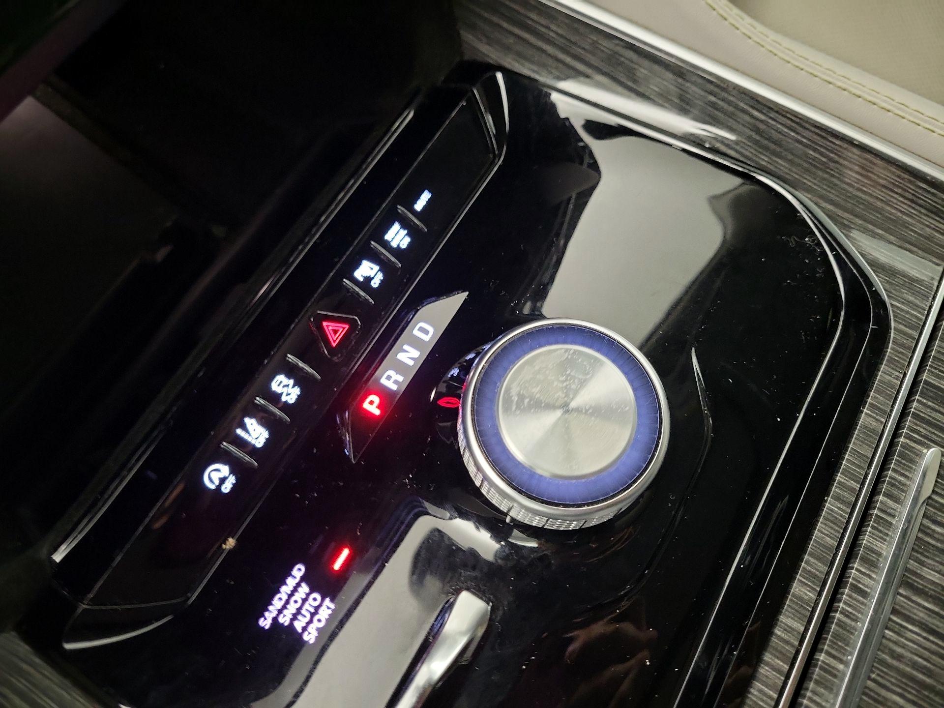 Thumbnail: 2022 Jeep Wagoneer - 16