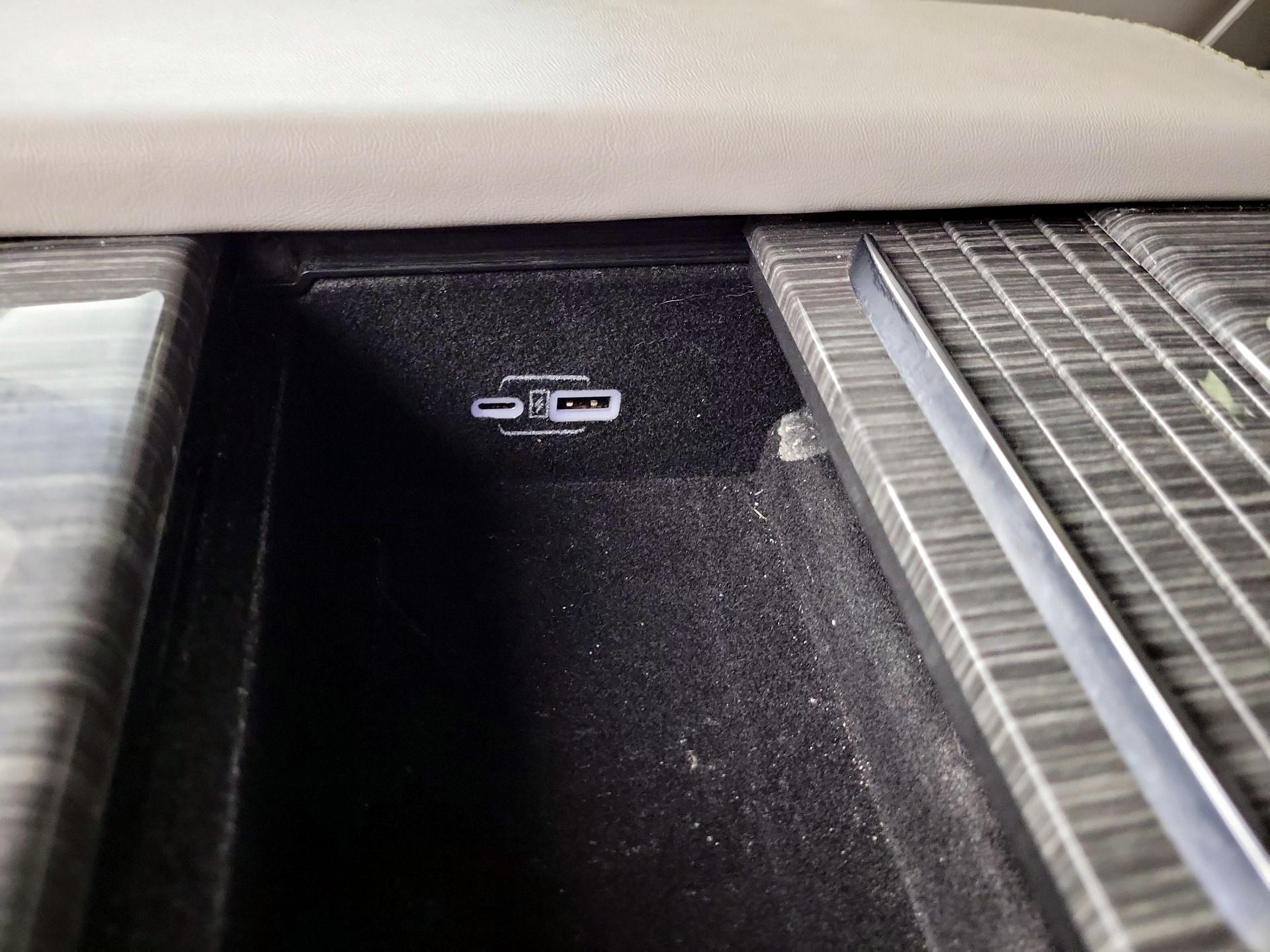 Thumbnail: 2022 Jeep Wagoneer - 17