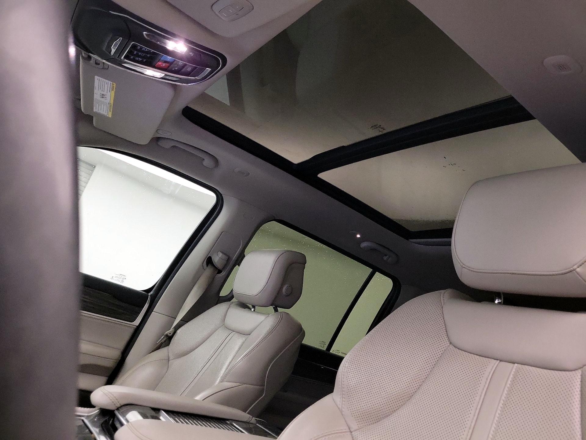 Thumbnail: 2022 Jeep Wagoneer - 18