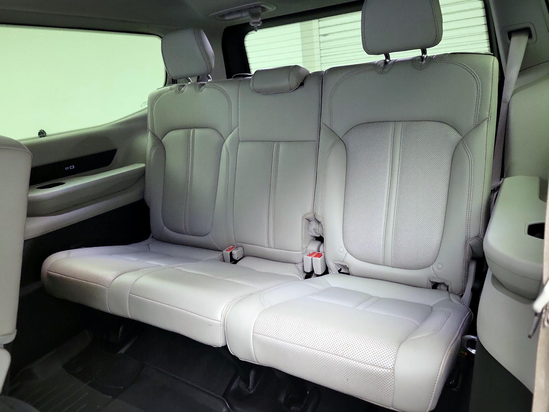 Thumbnail: 2022 Jeep Wagoneer - 20