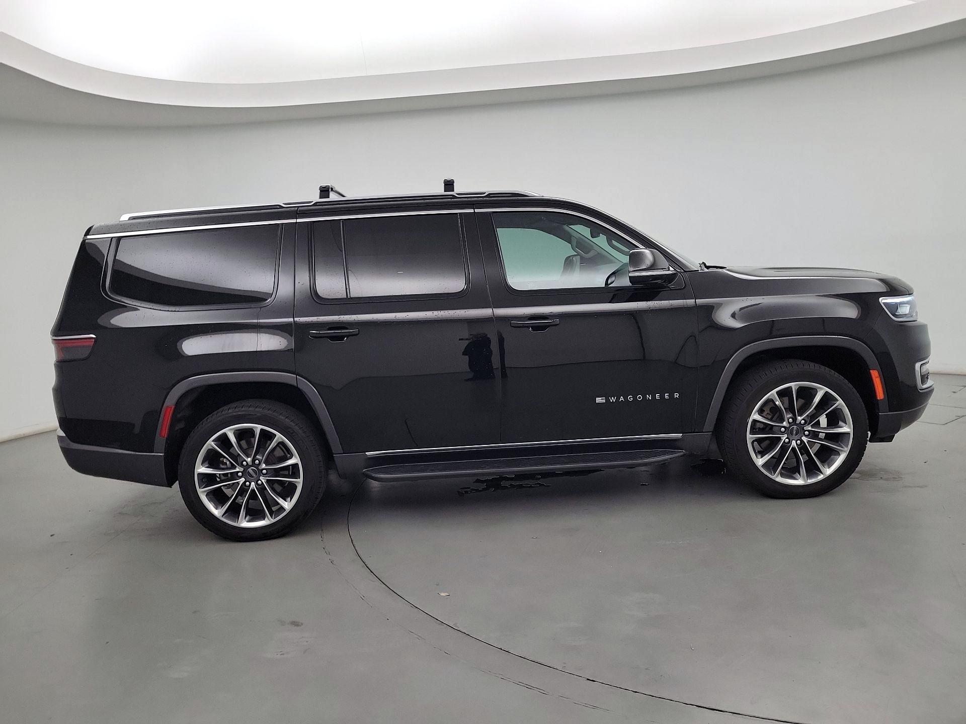 Thumbnail: 2022 Jeep Wagoneer - 4