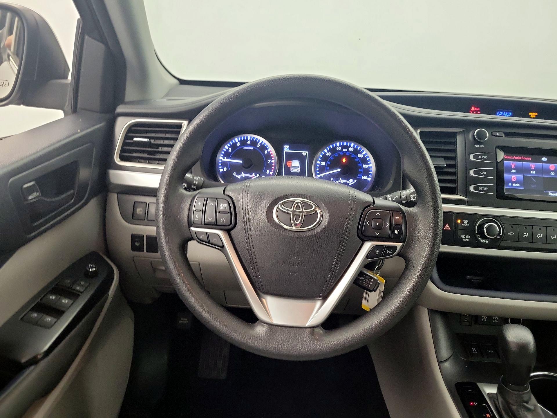 Thumbnail: 2017 Toyota Highlander - 10