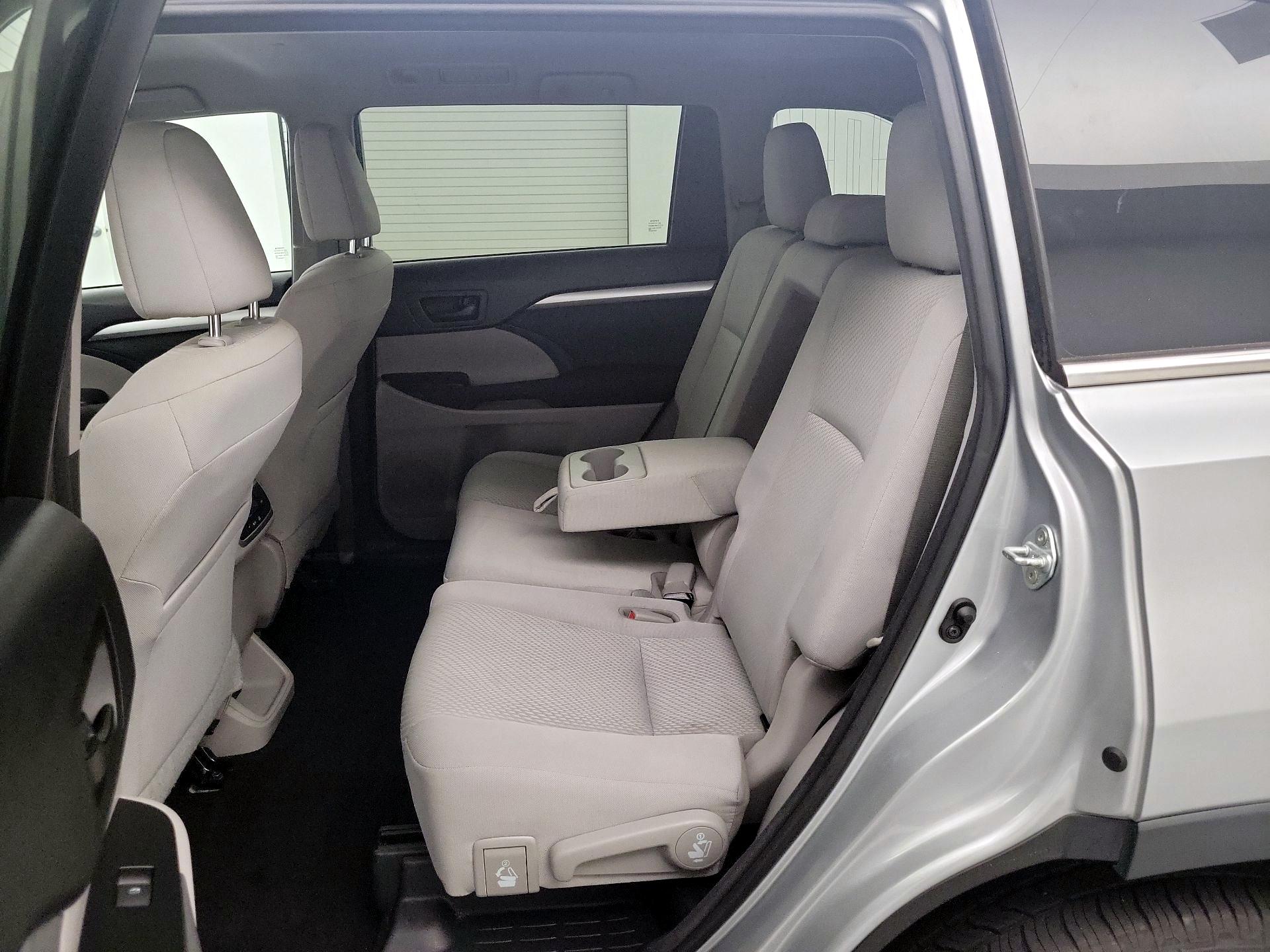 Thumbnail: 2017 Toyota Highlander - 18