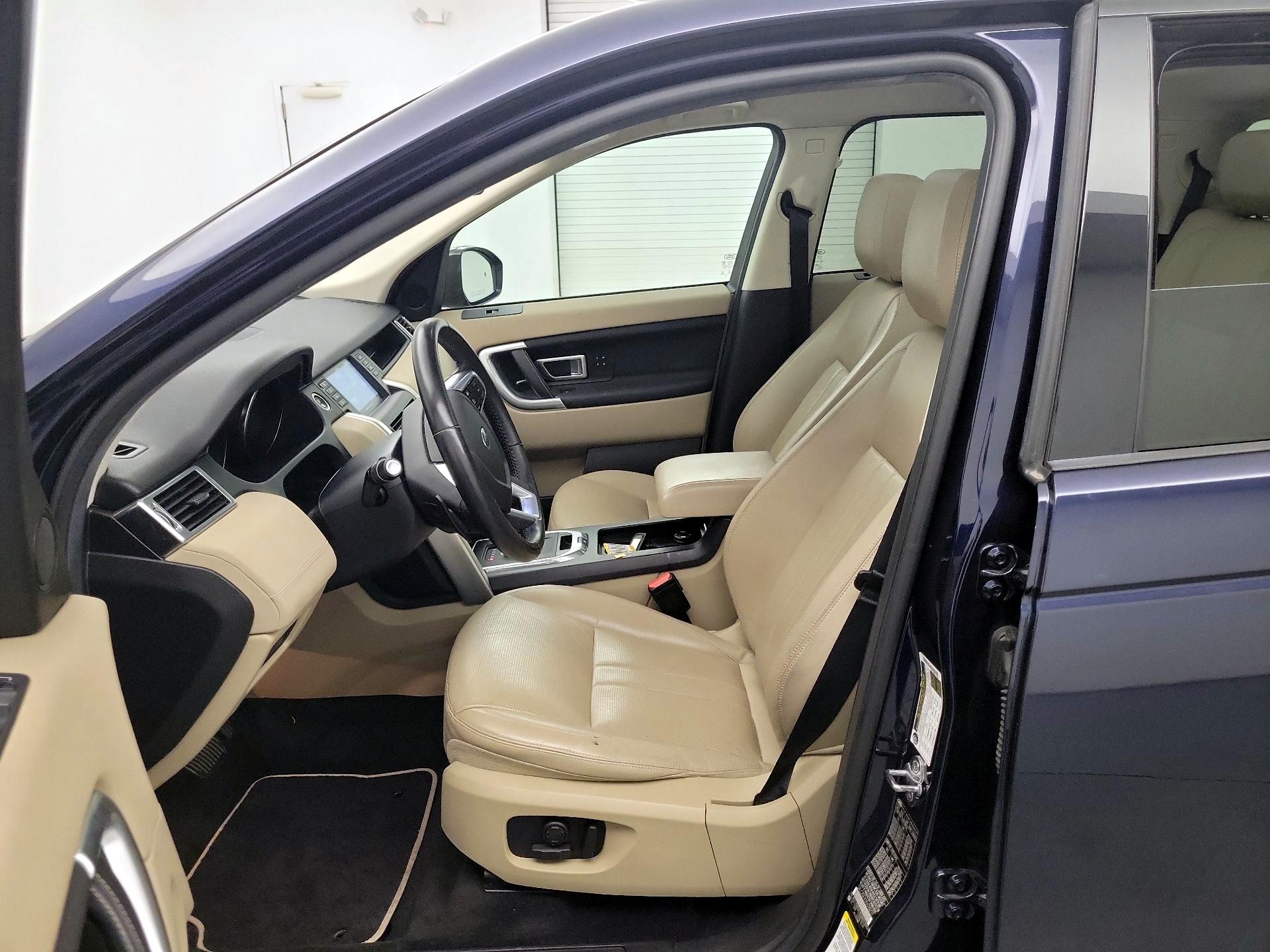 Thumbnail: 2019 Land Rover Discovery Sport - 11