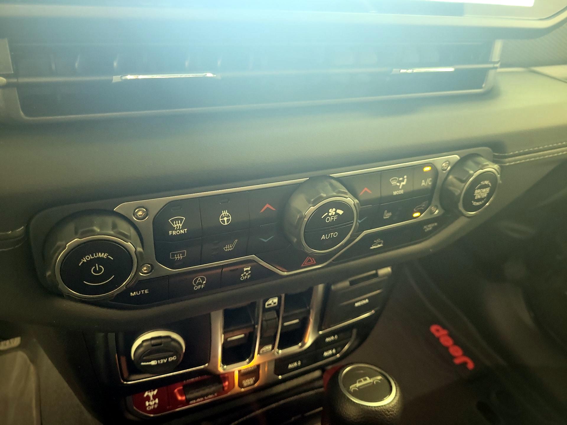 Thumbnail: 2024 Jeep Gladiator - 17