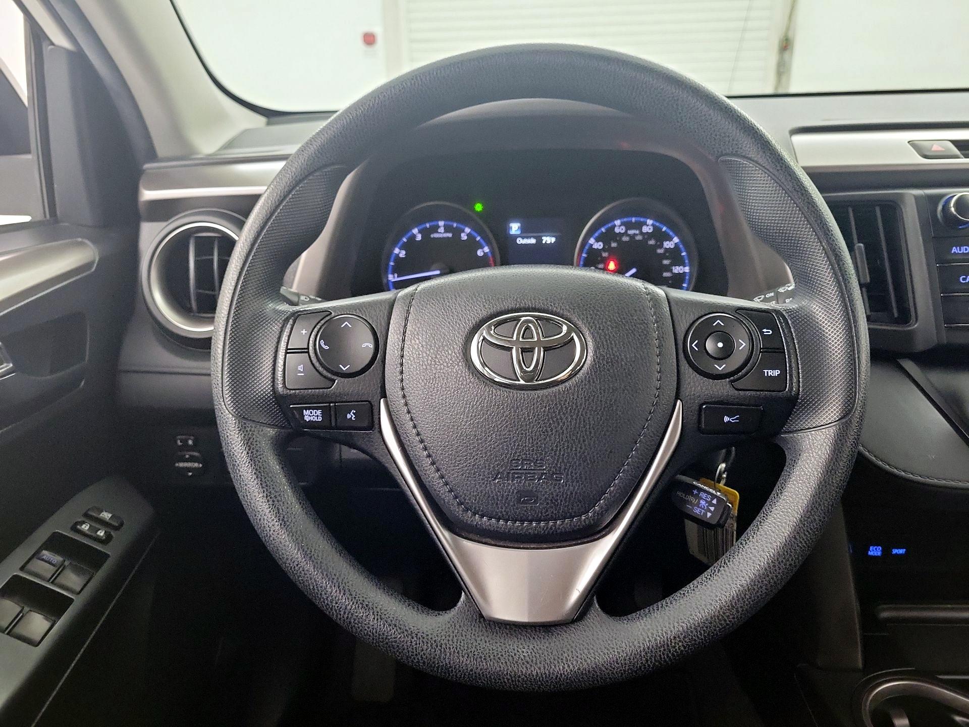 Thumbnail: 2018 Toyota RAV4 - 10