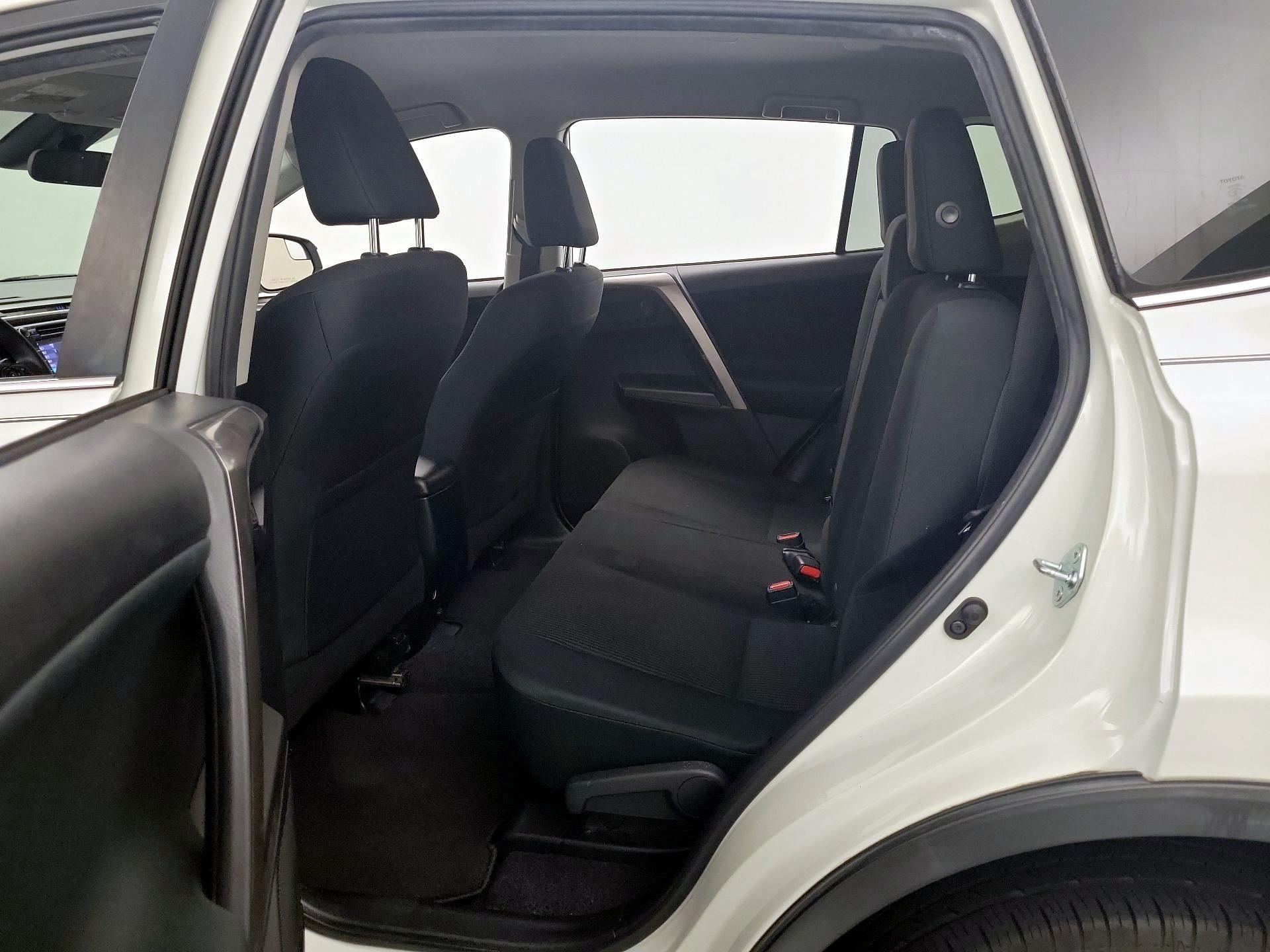 Thumbnail: 2018 Toyota RAV4 - 19