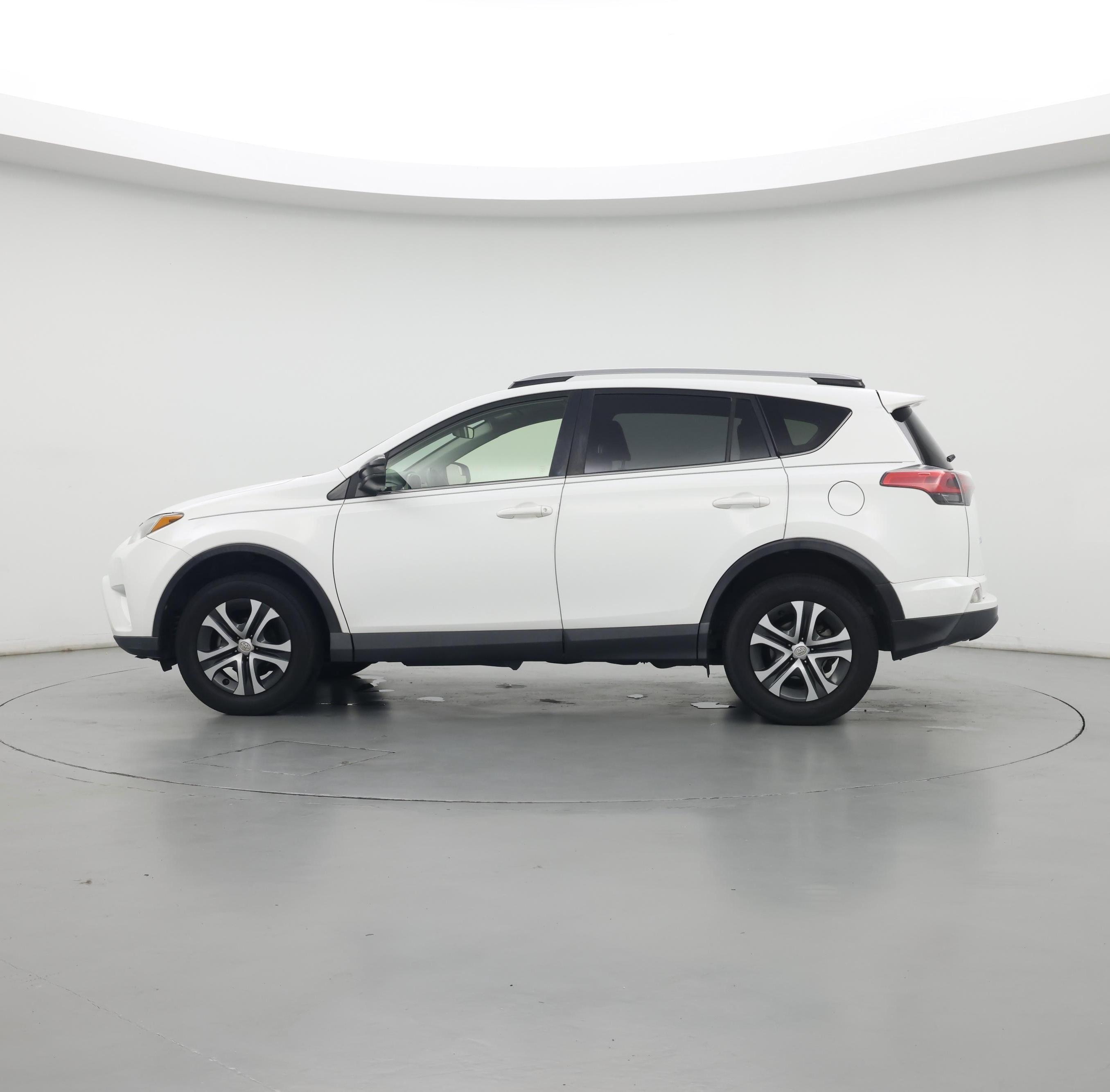 Thumbnail: 2018 Toyota RAV4 - 3
