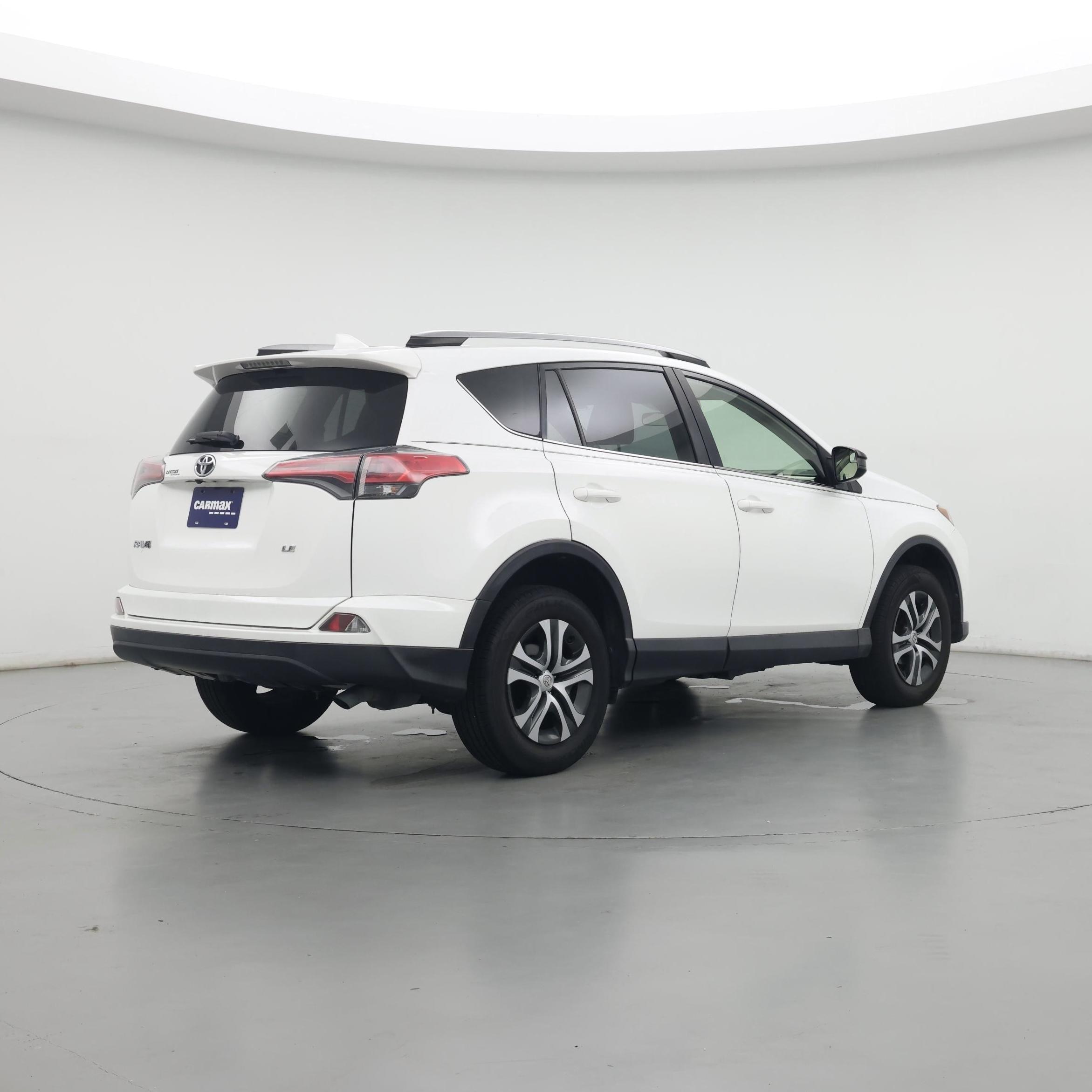 Thumbnail: 2018 Toyota RAV4 - 8