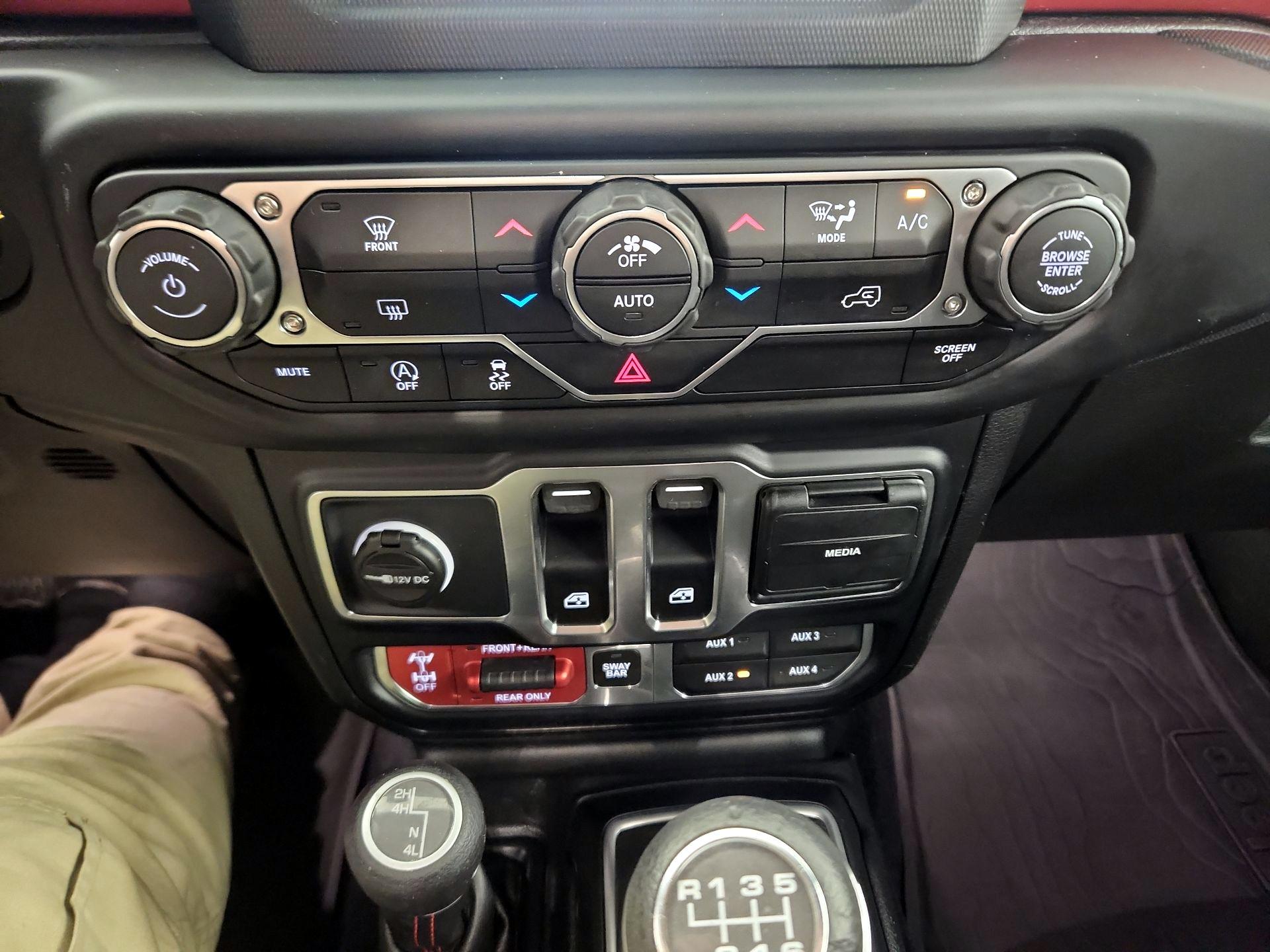 Thumbnail: 2019 Jeep Wrangler - 14