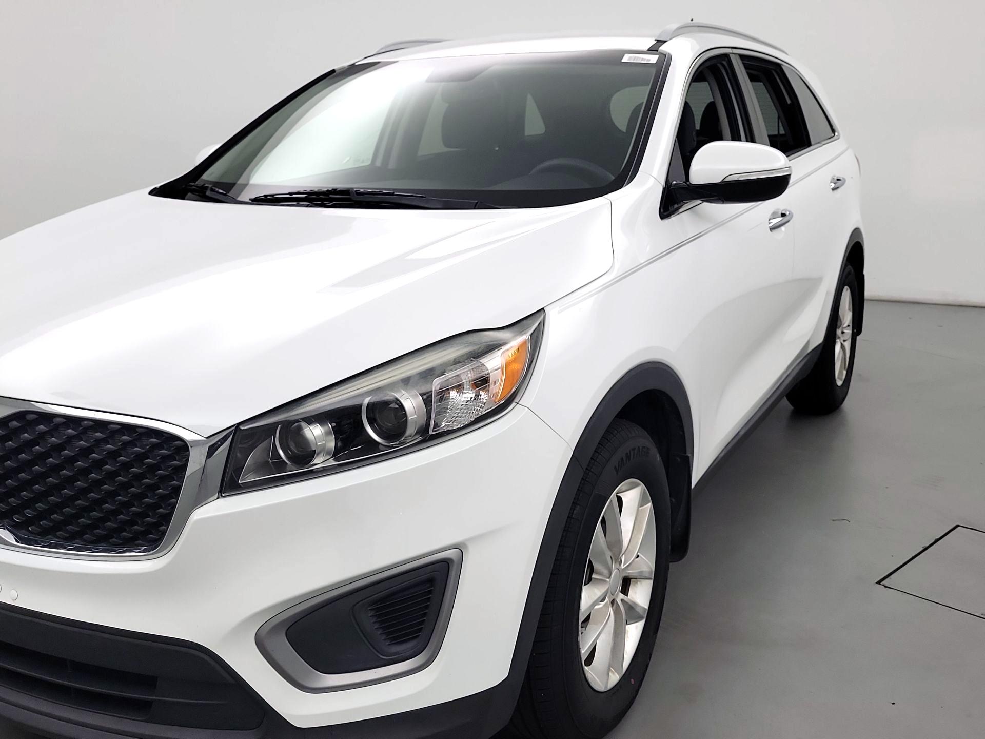Thumbnail: 2017 Kia Sorento - 3