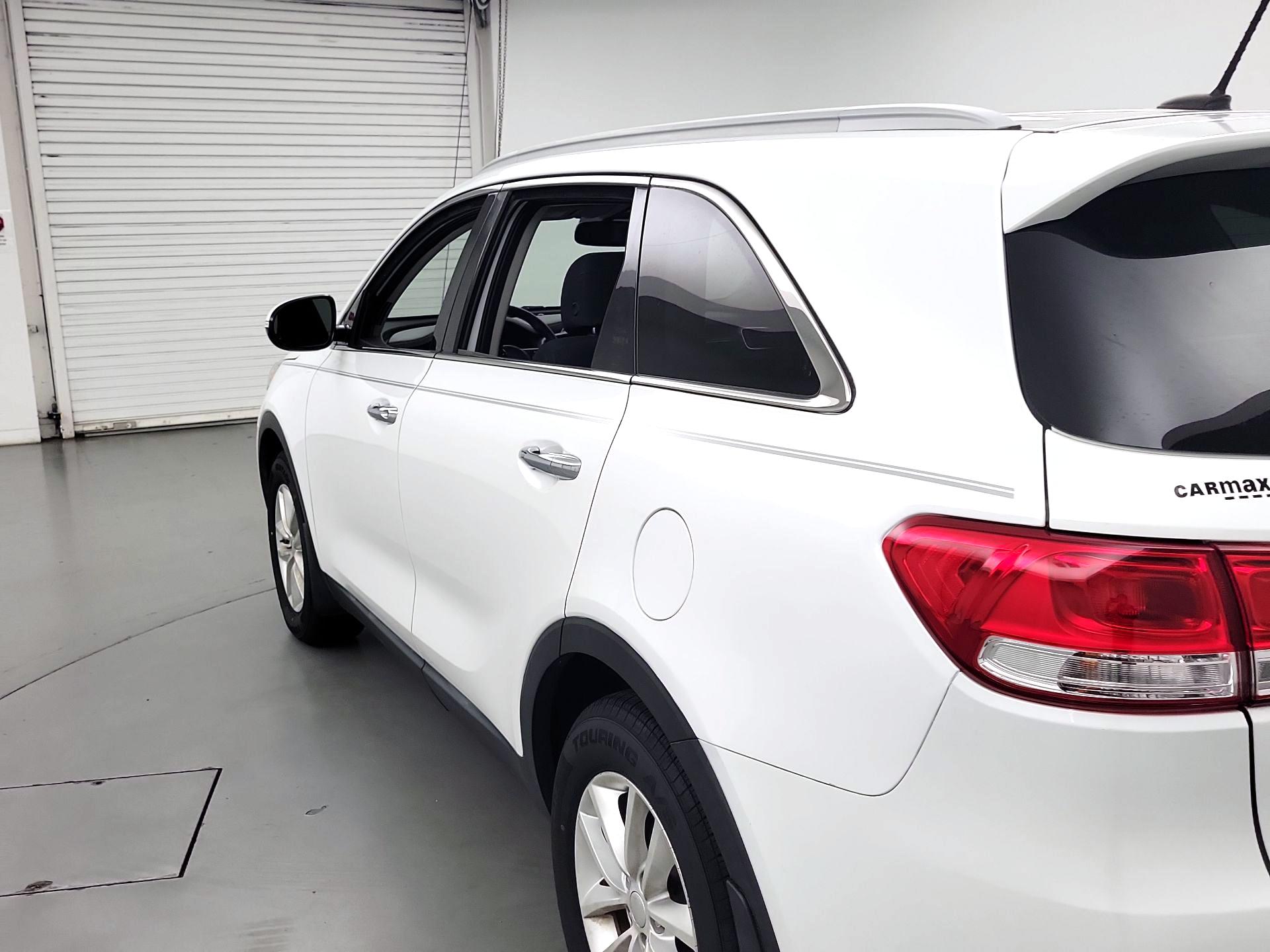Thumbnail: 2017 Kia Sorento - 7
