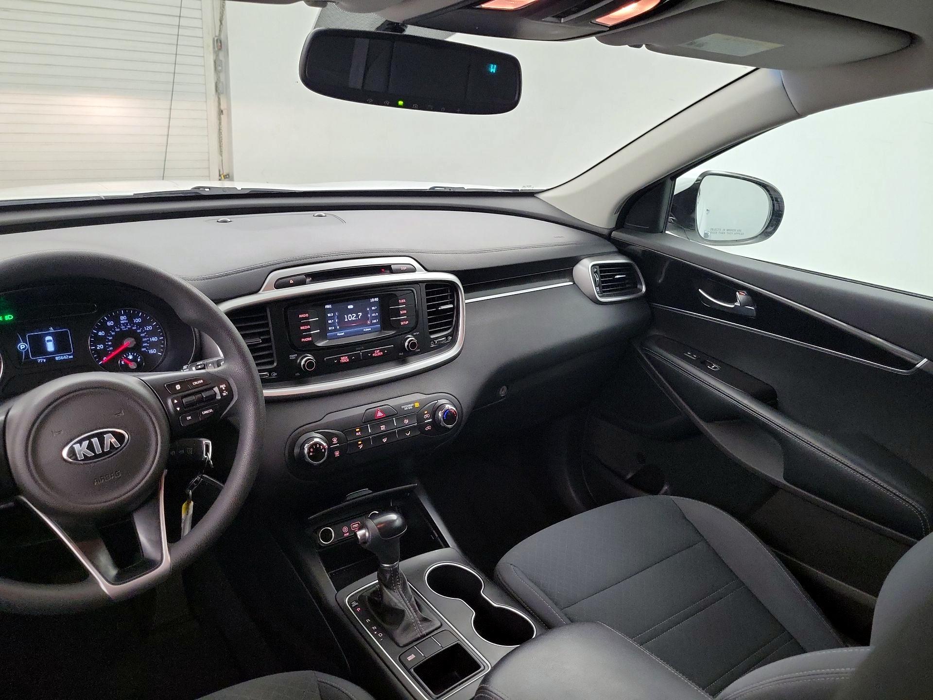 Thumbnail: 2017 Kia Sorento - 8