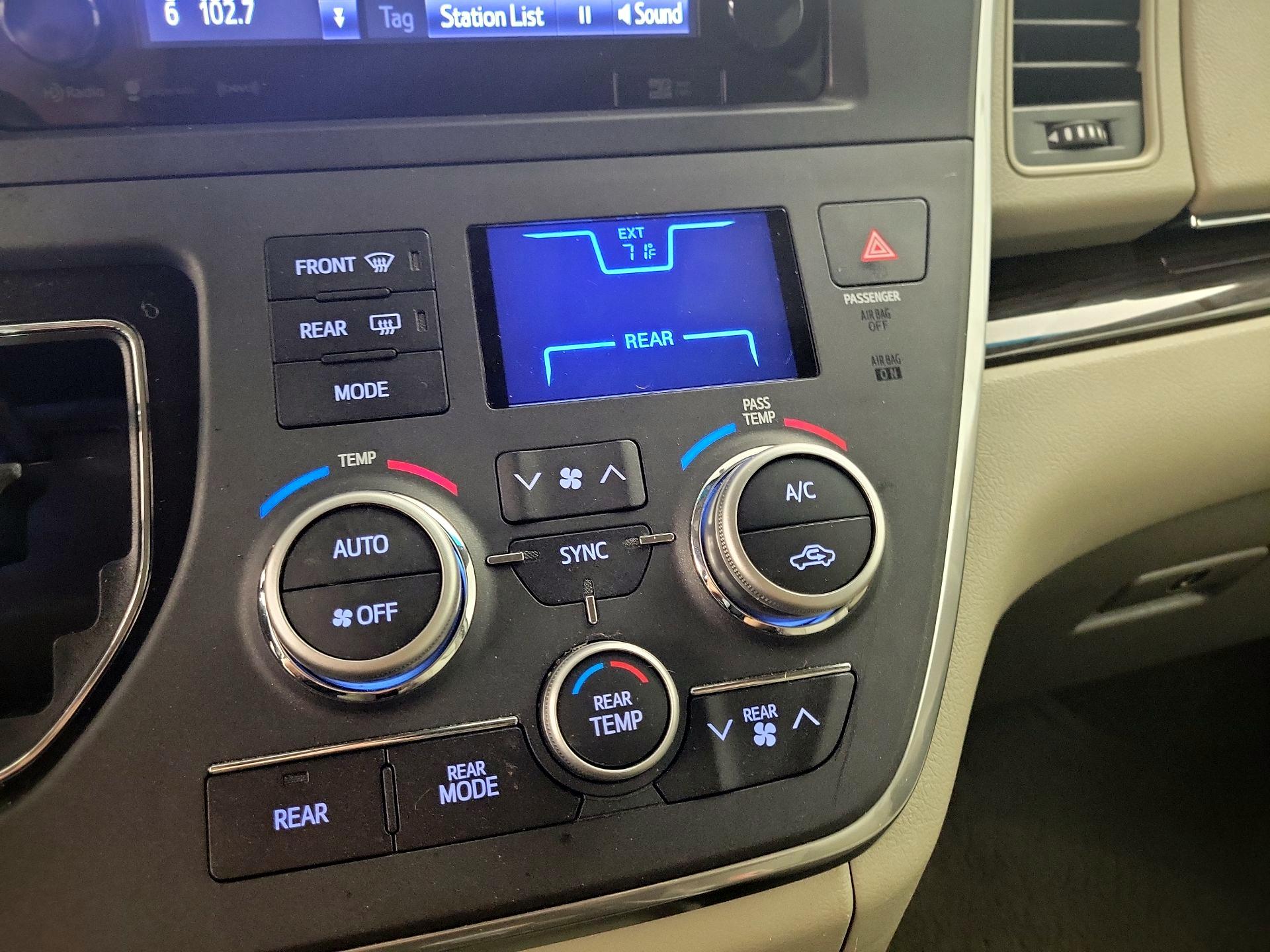 Thumbnail: 2016 Toyota Sienna - 16