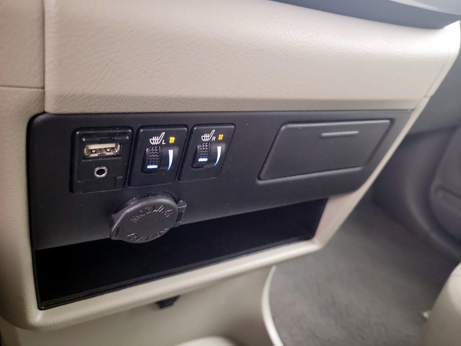Thumbnail: 2016 Toyota Sienna - 18