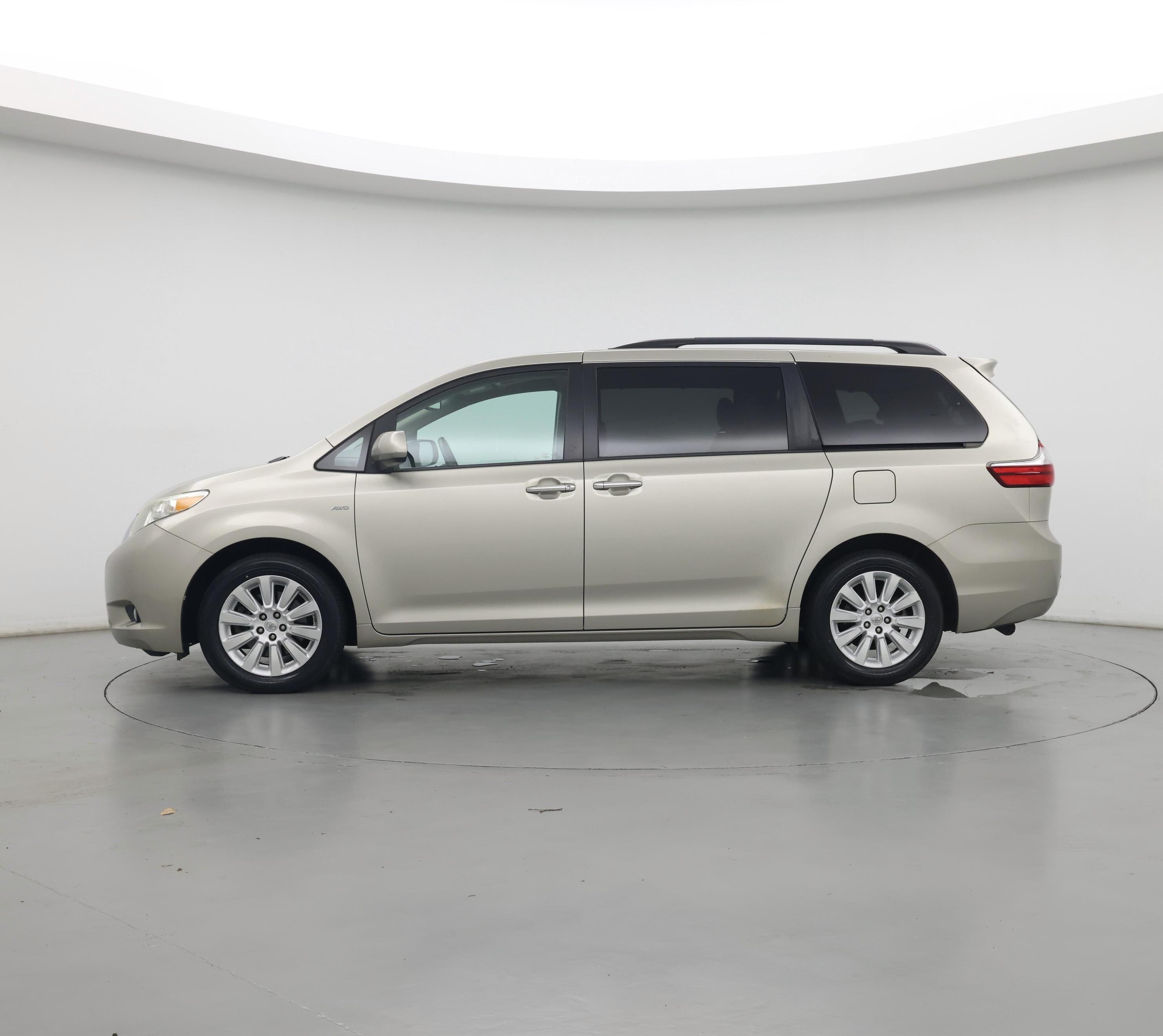 Thumbnail: 2016 Toyota Sienna - 3