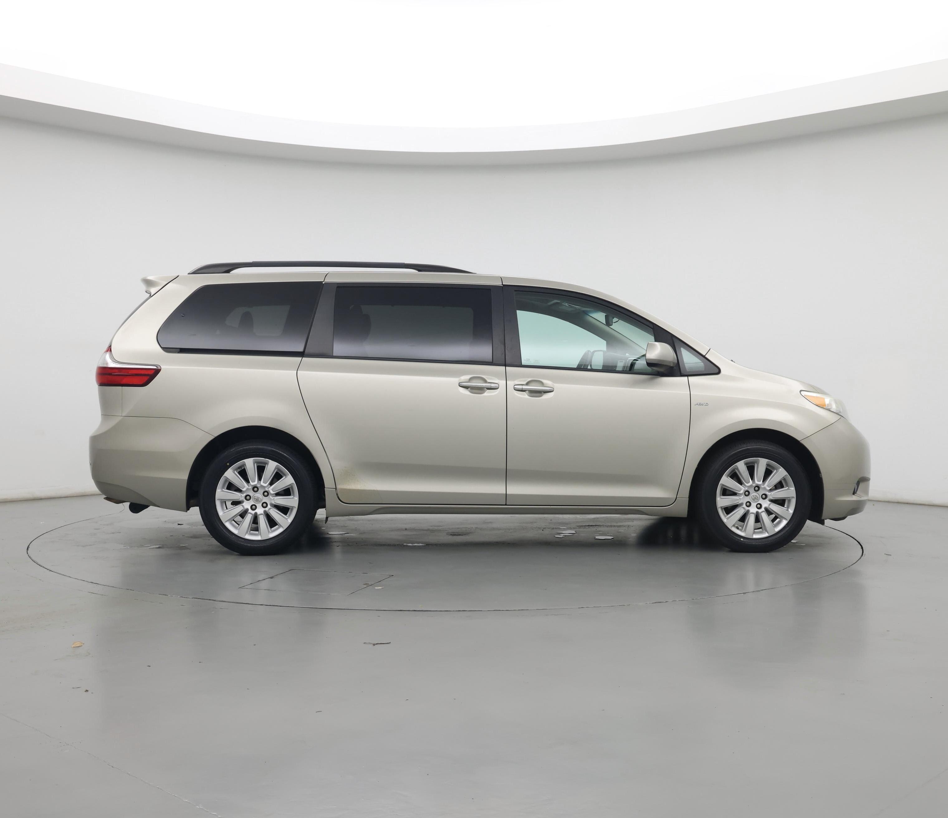 Thumbnail: 2016 Toyota Sienna - 7