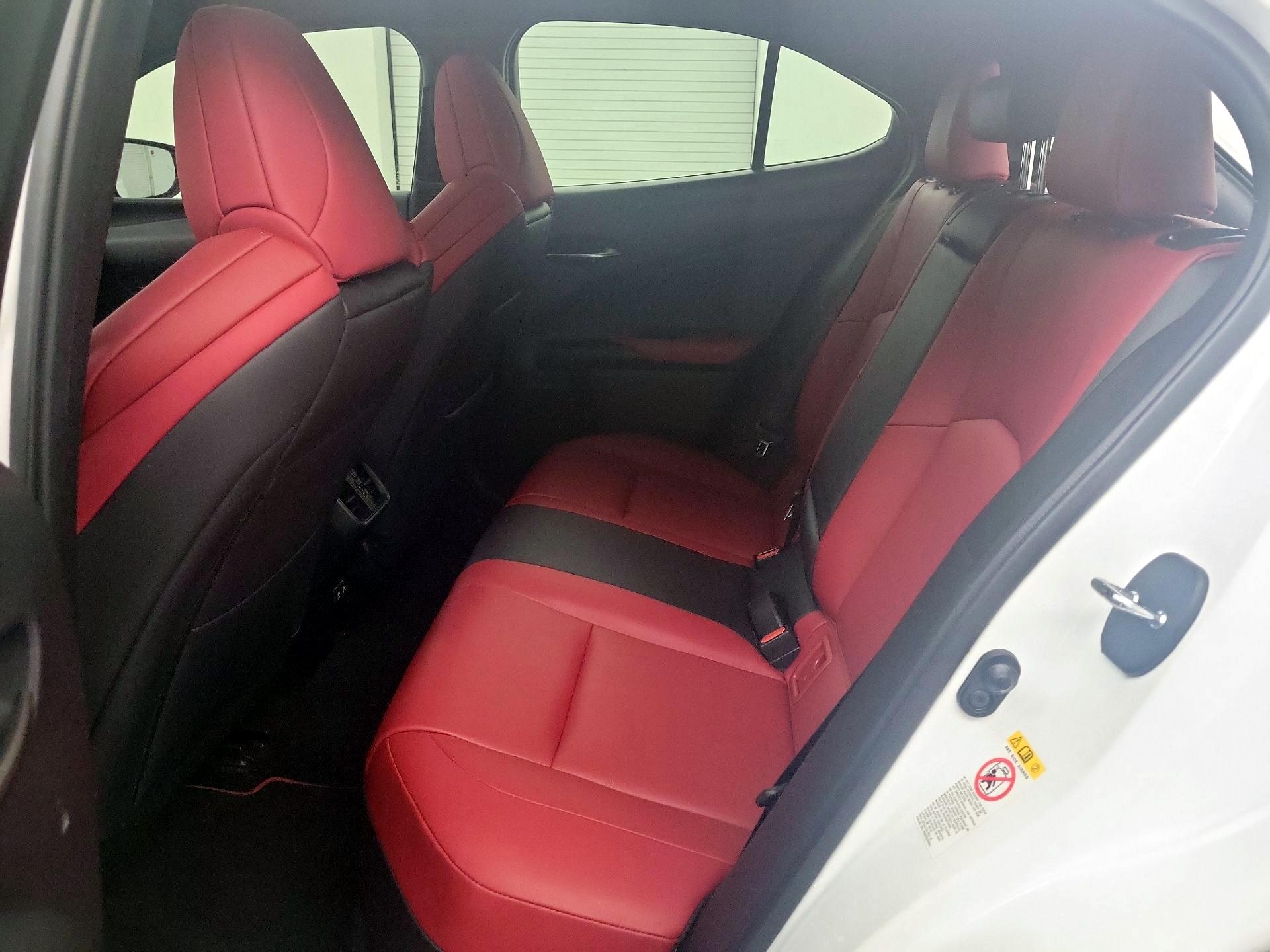 Thumbnail: 2019 Lexus UX - 19