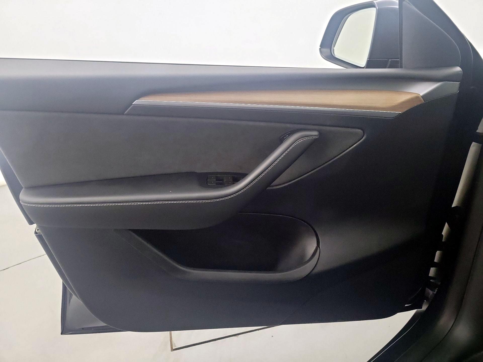 Thumbnail: 2023 Tesla Model Y - 12