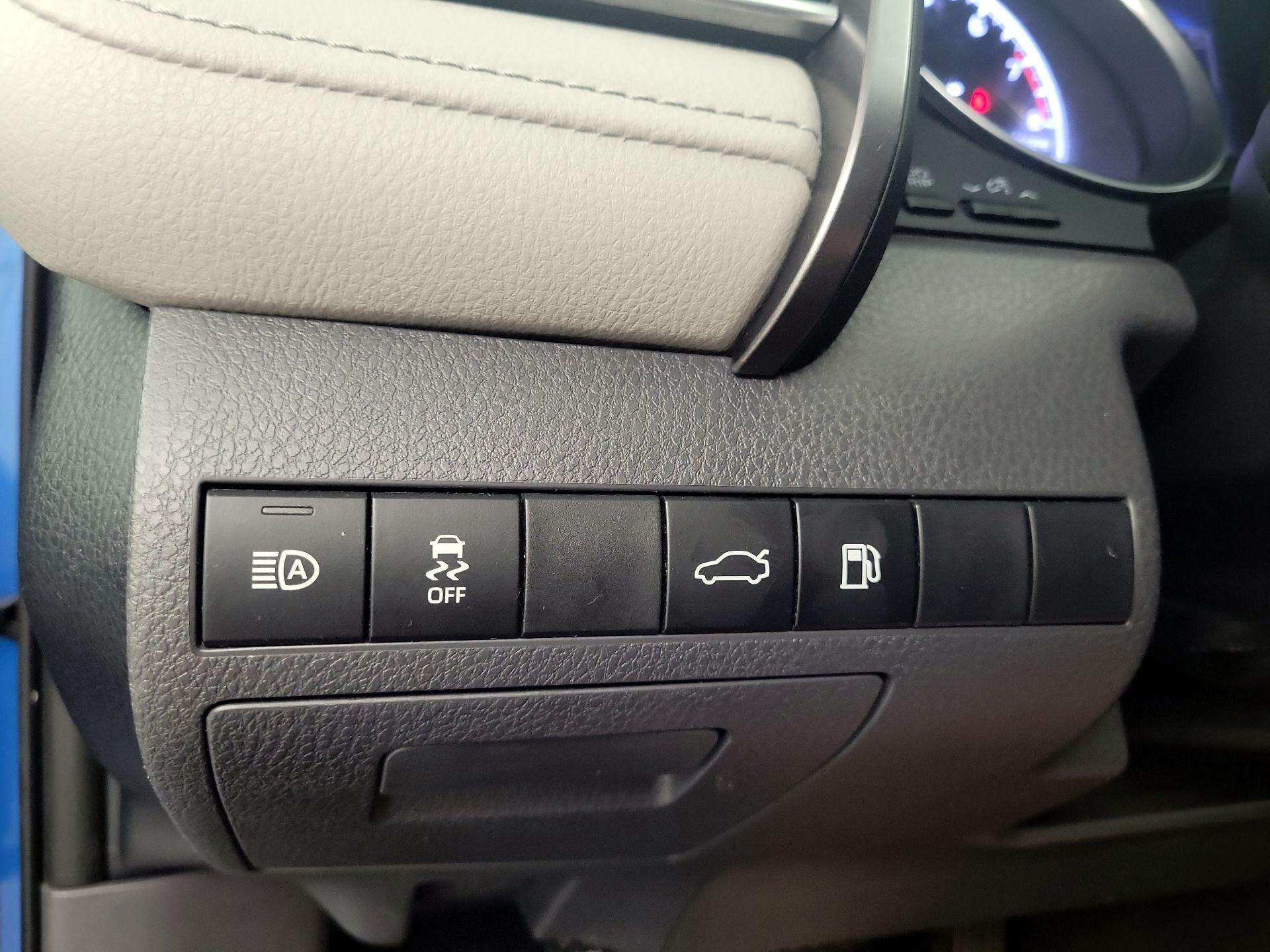 Thumbnail: 2018 Toyota Camry - 13