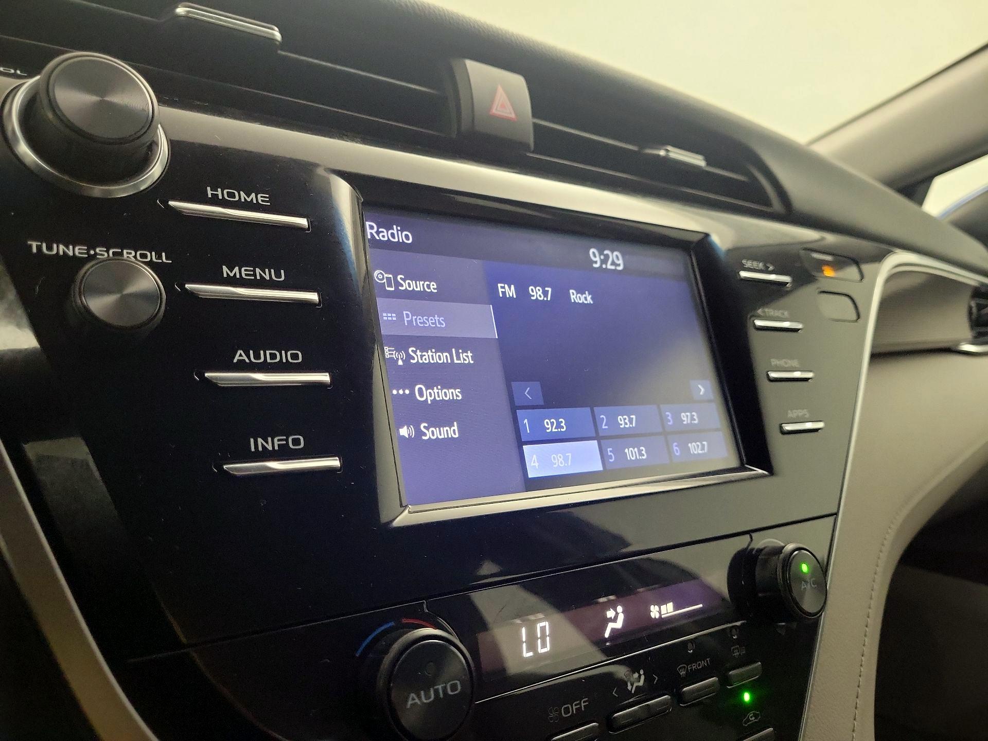 Thumbnail: 2018 Toyota Camry - 15