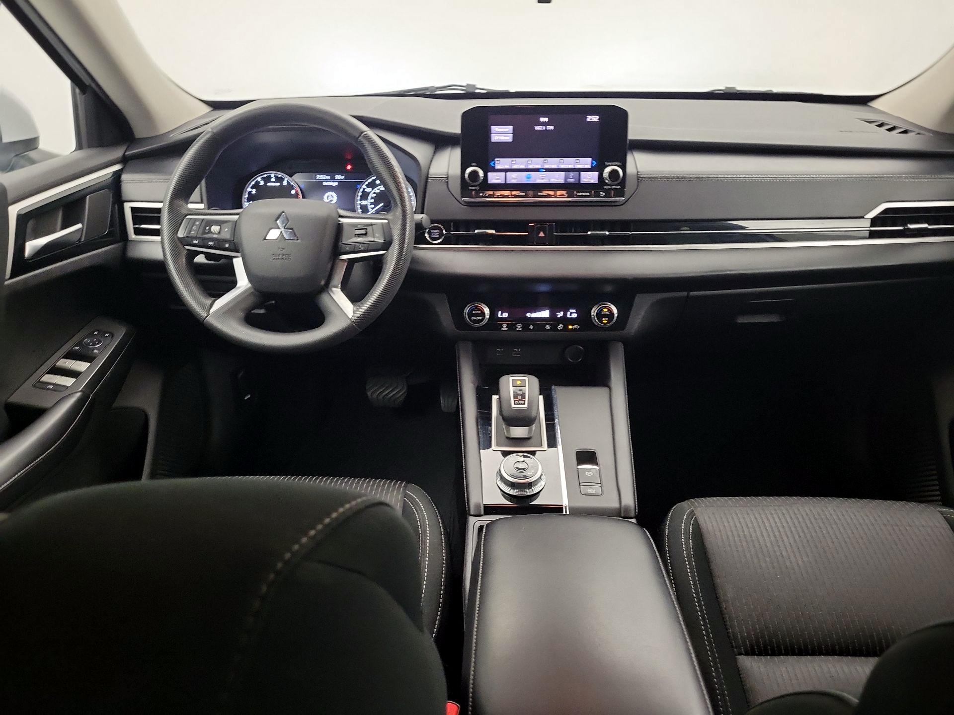 Thumbnail: 2022 Mitsubishi Outlander - 9