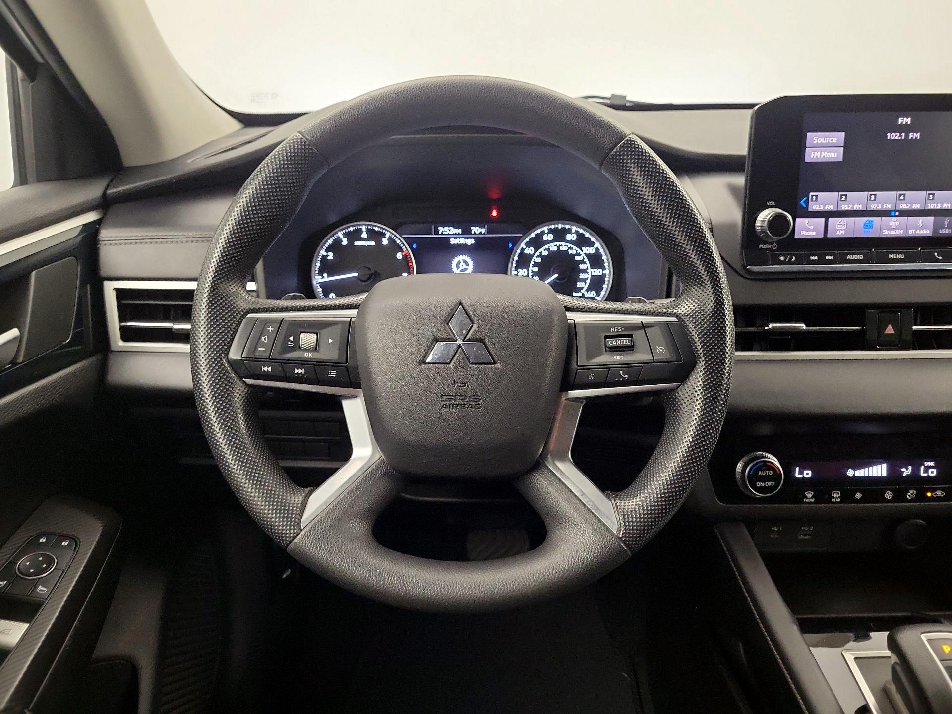 Thumbnail: 2022 Mitsubishi Outlander - 10