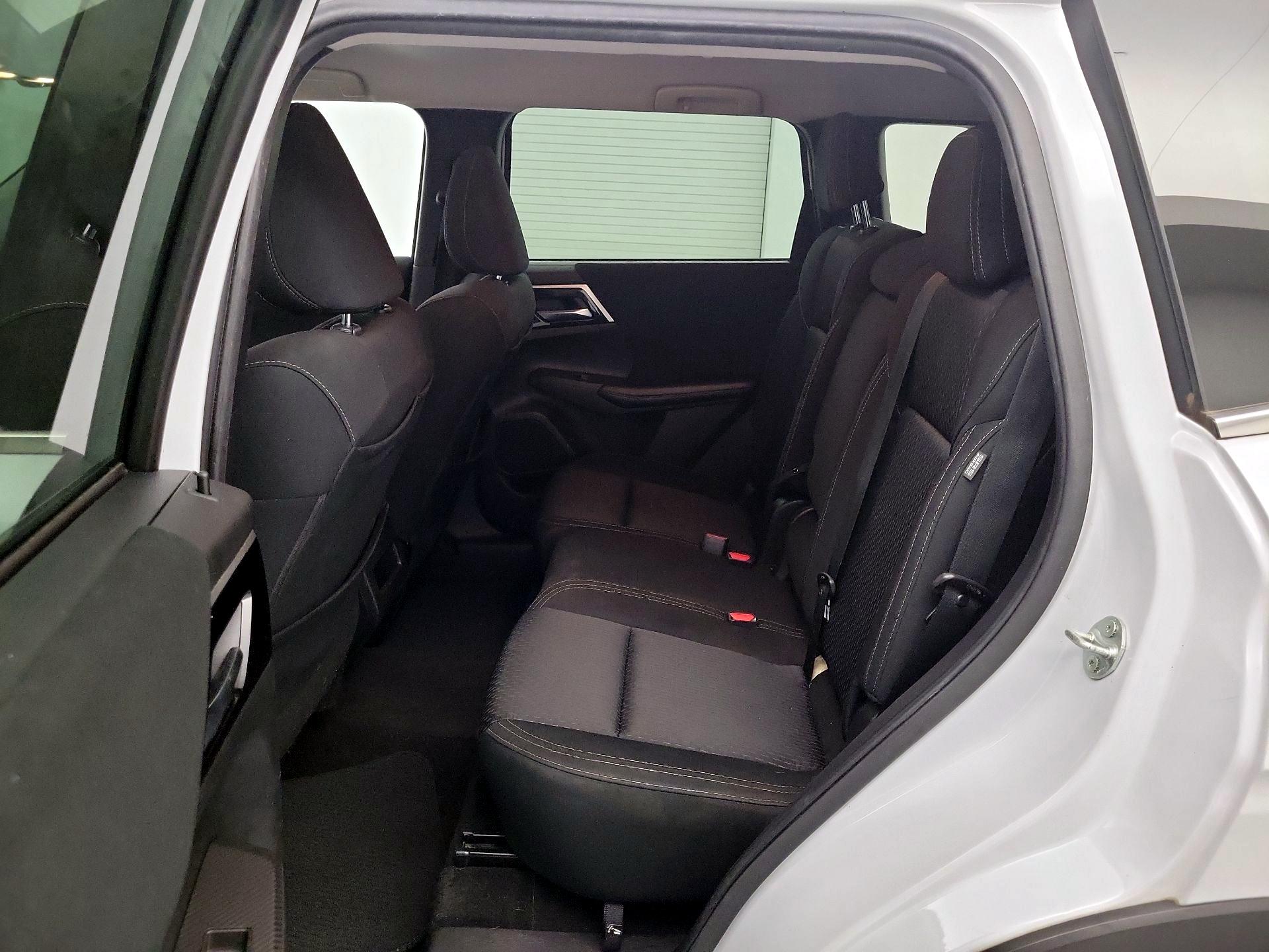 Thumbnail: 2022 Mitsubishi Outlander - 19