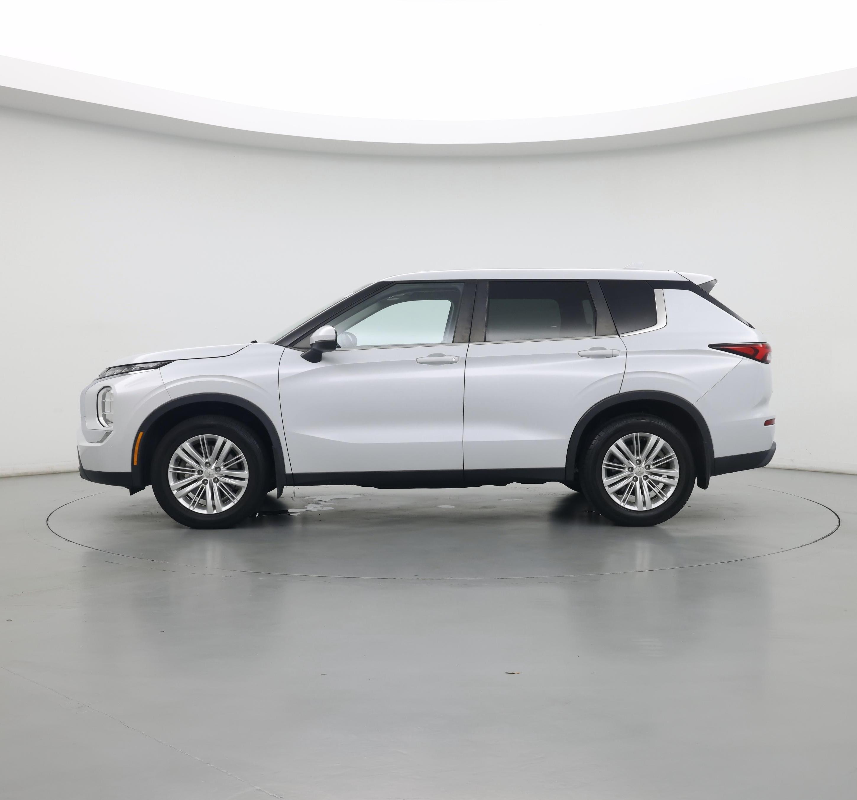 Thumbnail: 2022 Mitsubishi Outlander - 3