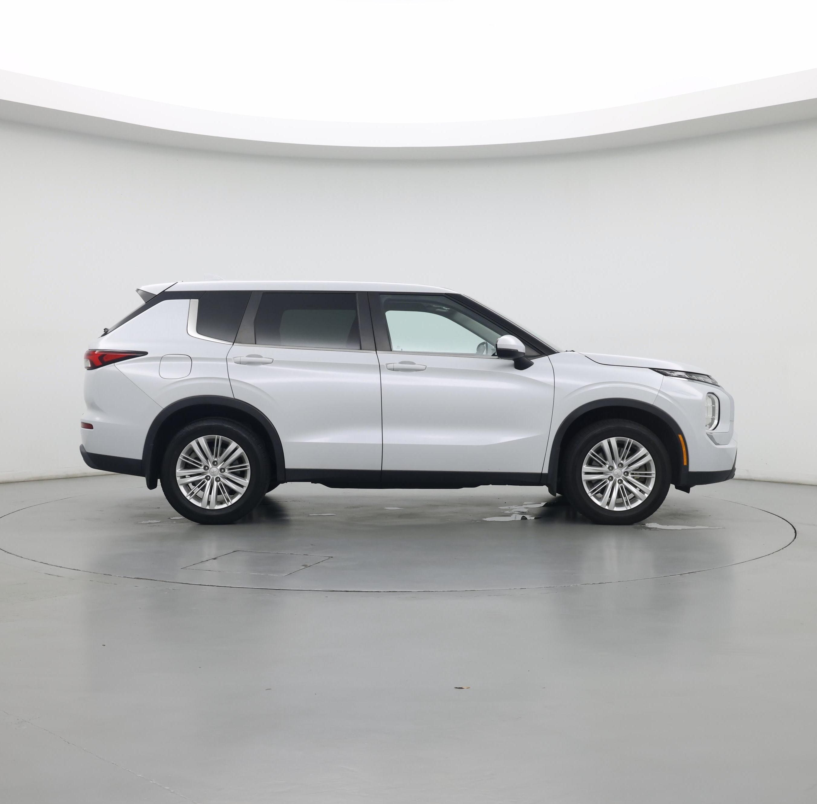 Thumbnail: 2022 Mitsubishi Outlander - 7