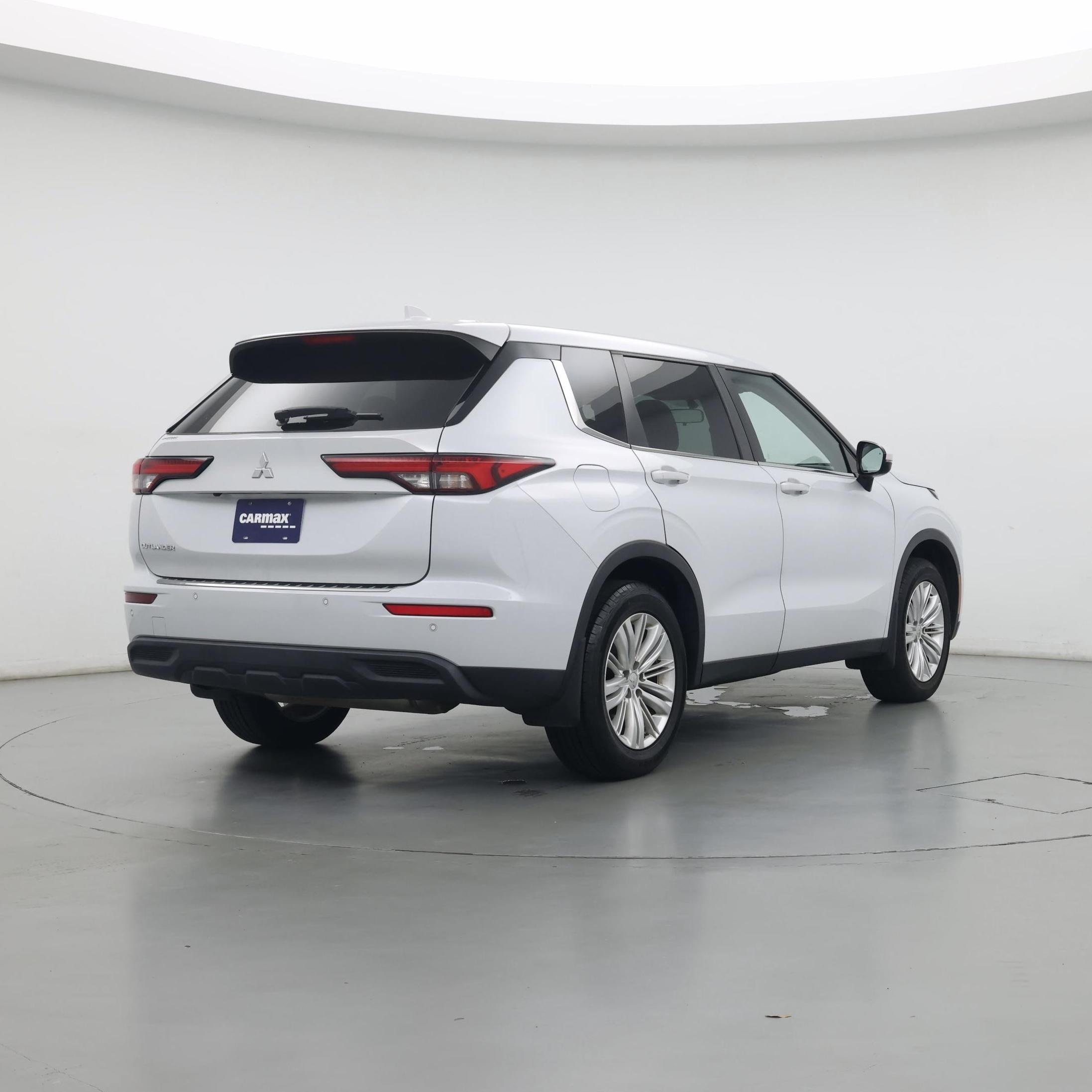 Thumbnail: 2022 Mitsubishi Outlander - 8