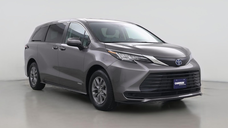 2021 Toyota Sienna LE Hero Image