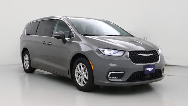 2023 Chrysler Pacifica Touring L Hero Image