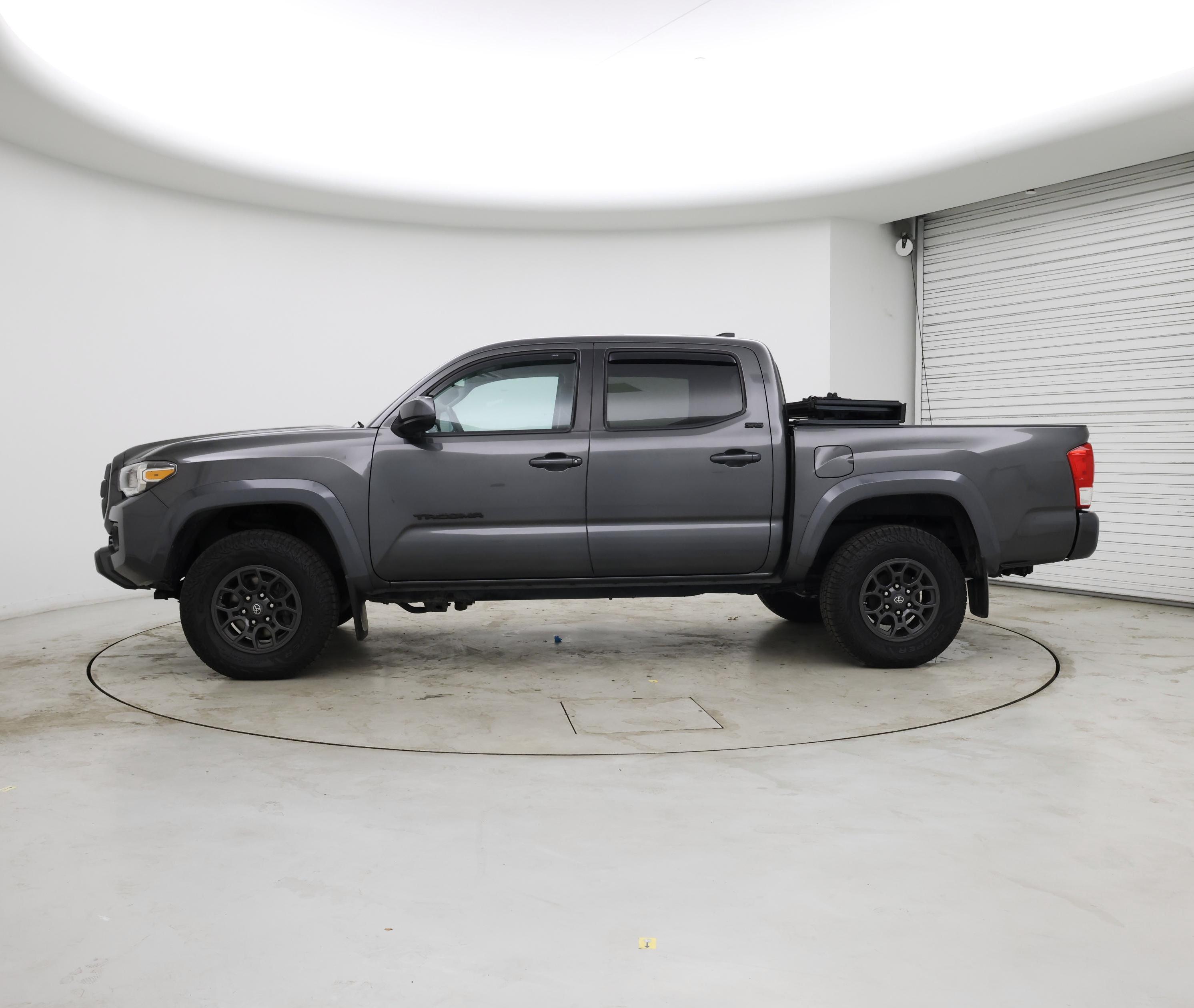 Thumbnail: 2017 Toyota Tacoma - 3